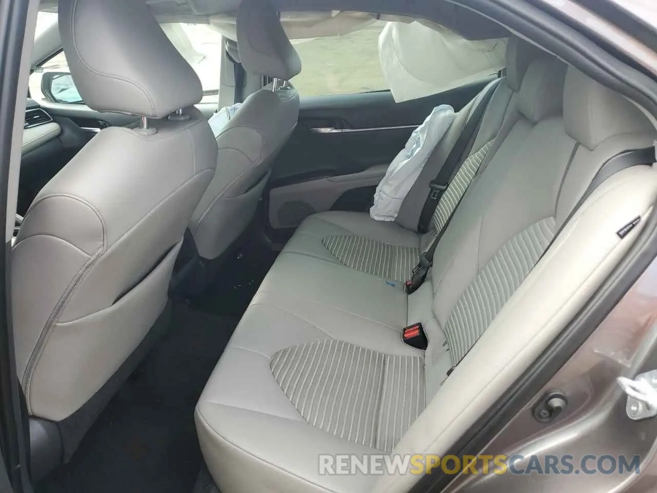 10 Photograph of a damaged car 4T1G11AK6MU578258 TOYOTA CAMRY 2021