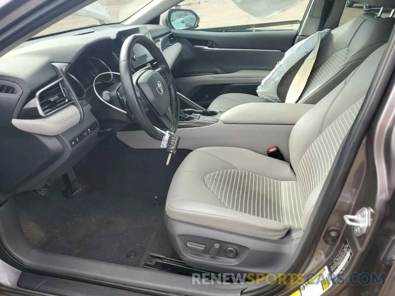 7 Photograph of a damaged car 4T1G11AK6MU578258 TOYOTA CAMRY 2021