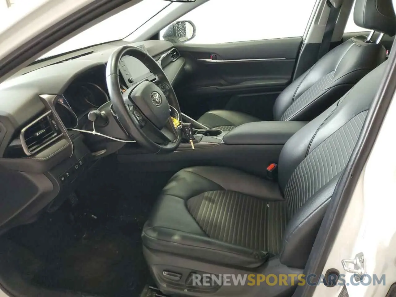 7 Photograph of a damaged car 4T1G11AK6MU586926 TOYOTA CAMRY 2021