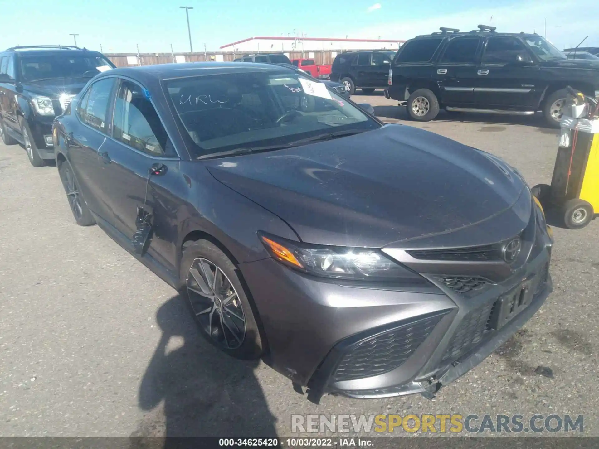 1 Photograph of a damaged car 4T1G11AK6MU591835 TOYOTA CAMRY 2021