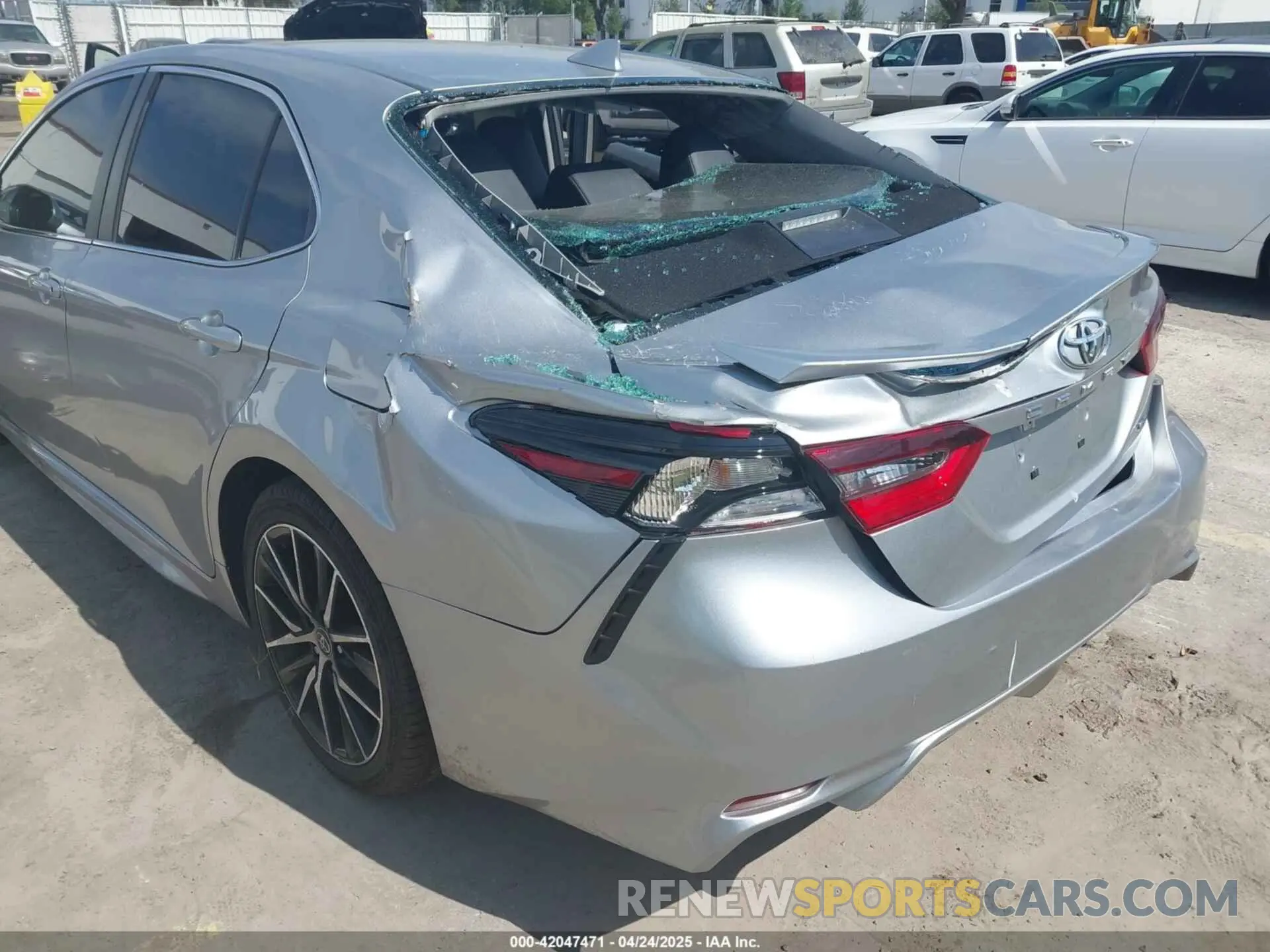 18 Photograph of a damaged car 4T1G11AK6MU601117 TOYOTA CAMRY 2021