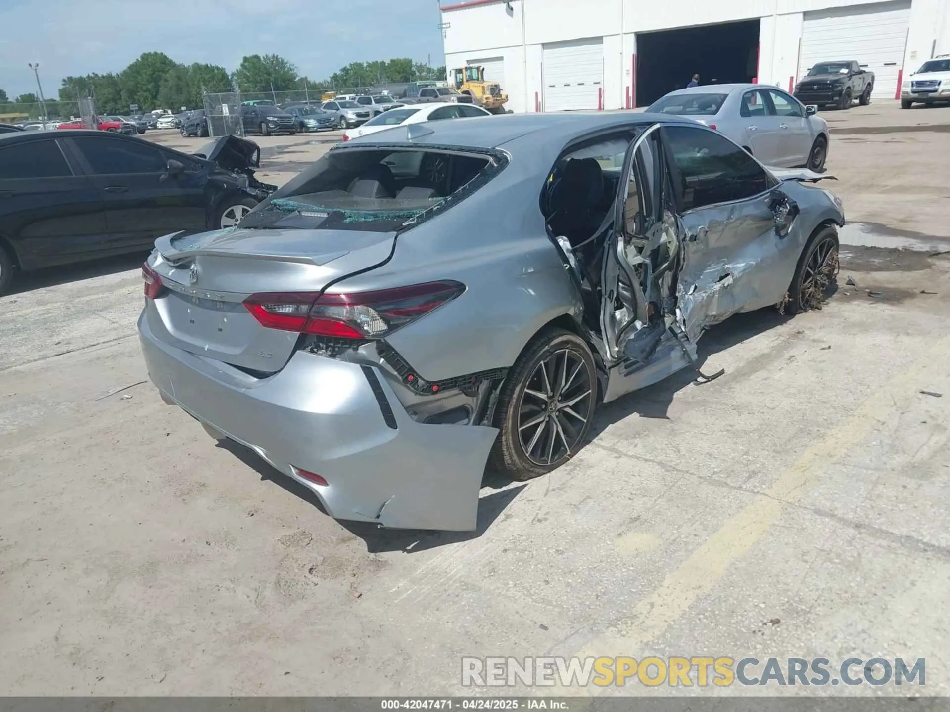 4 Photograph of a damaged car 4T1G11AK6MU601117 TOYOTA CAMRY 2021