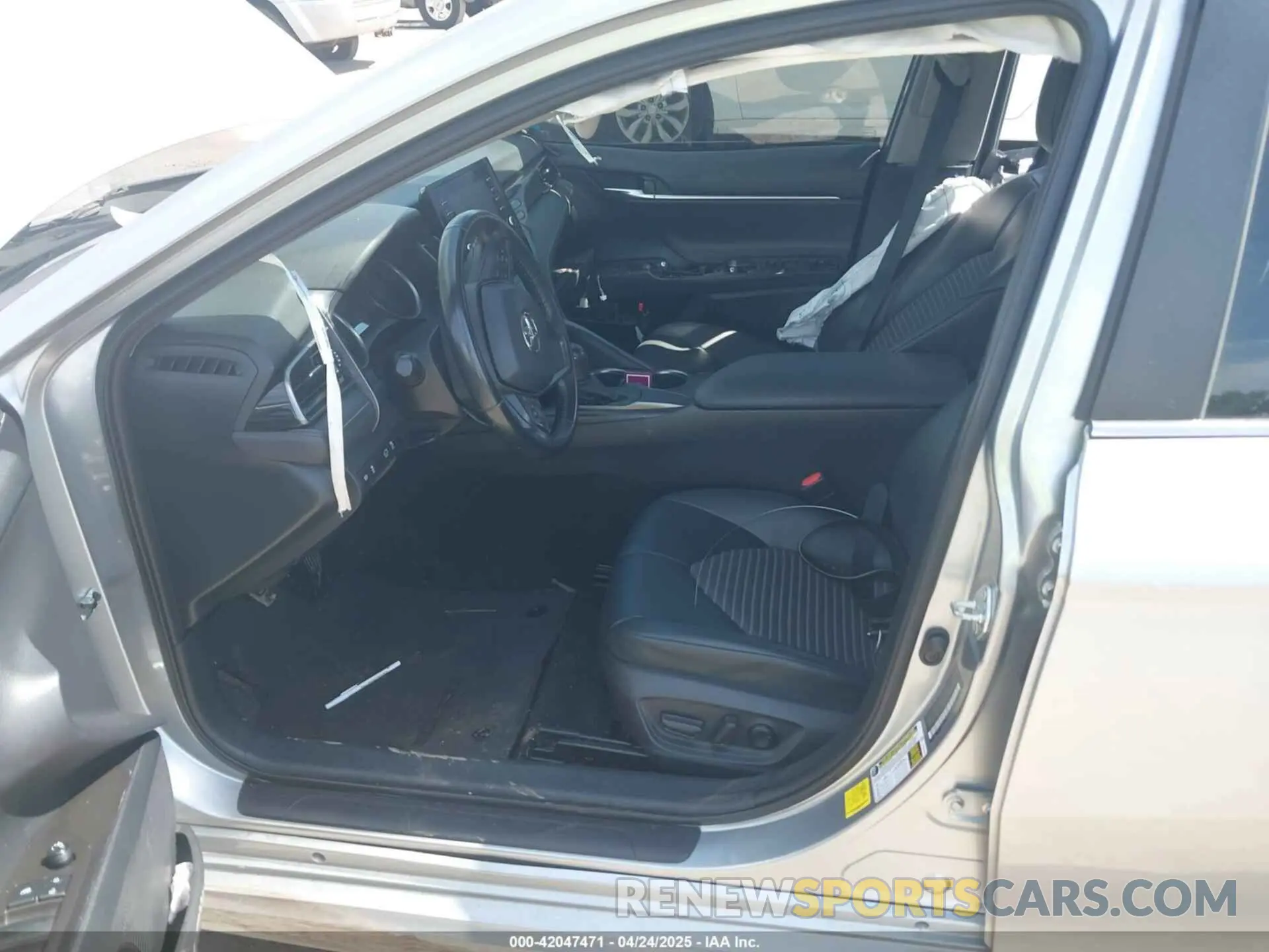 5 Photograph of a damaged car 4T1G11AK6MU601117 TOYOTA CAMRY 2021