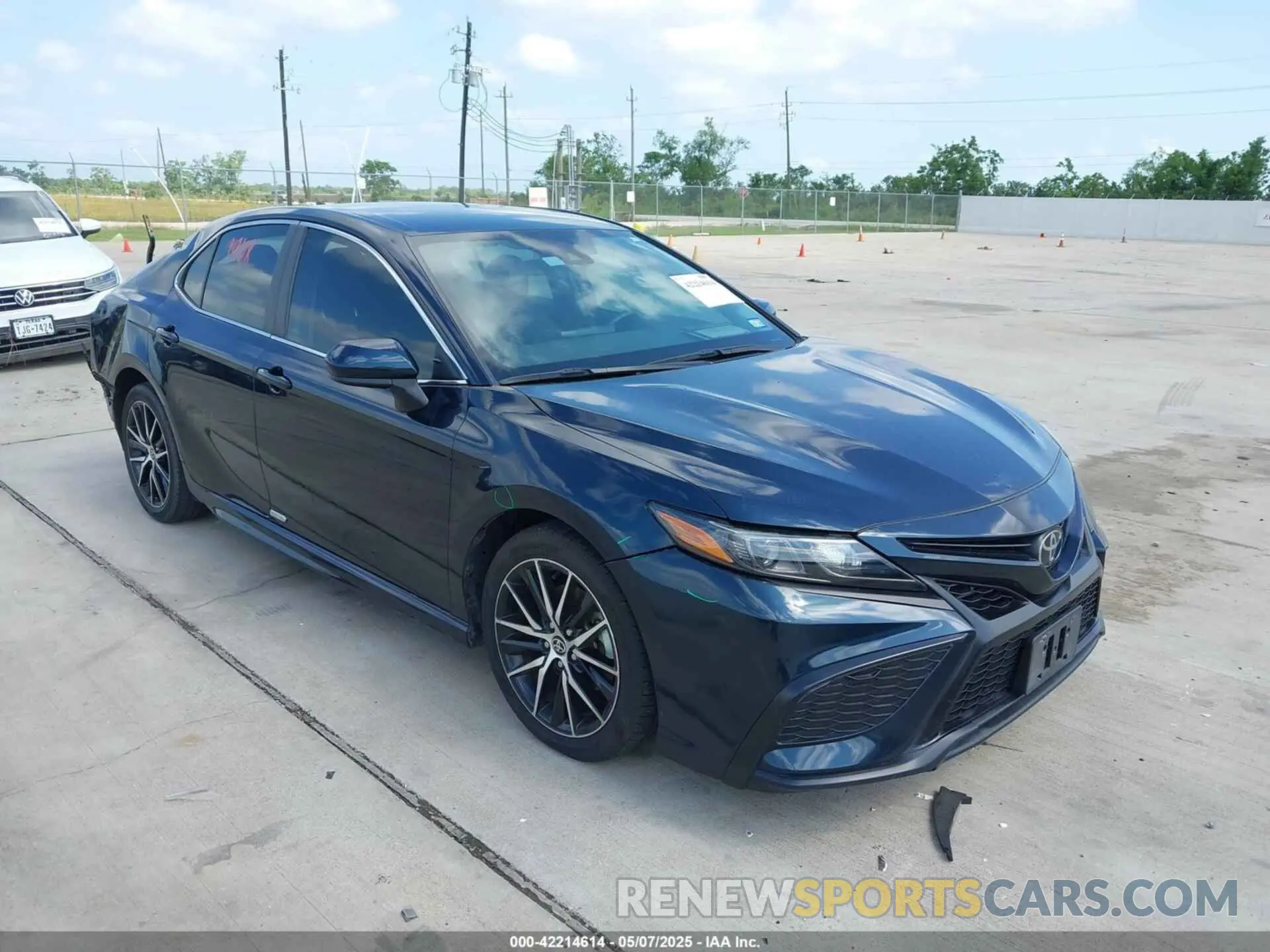 1 Photograph of a damaged car 4T1G11AK6MU610254 TOYOTA CAMRY 2021