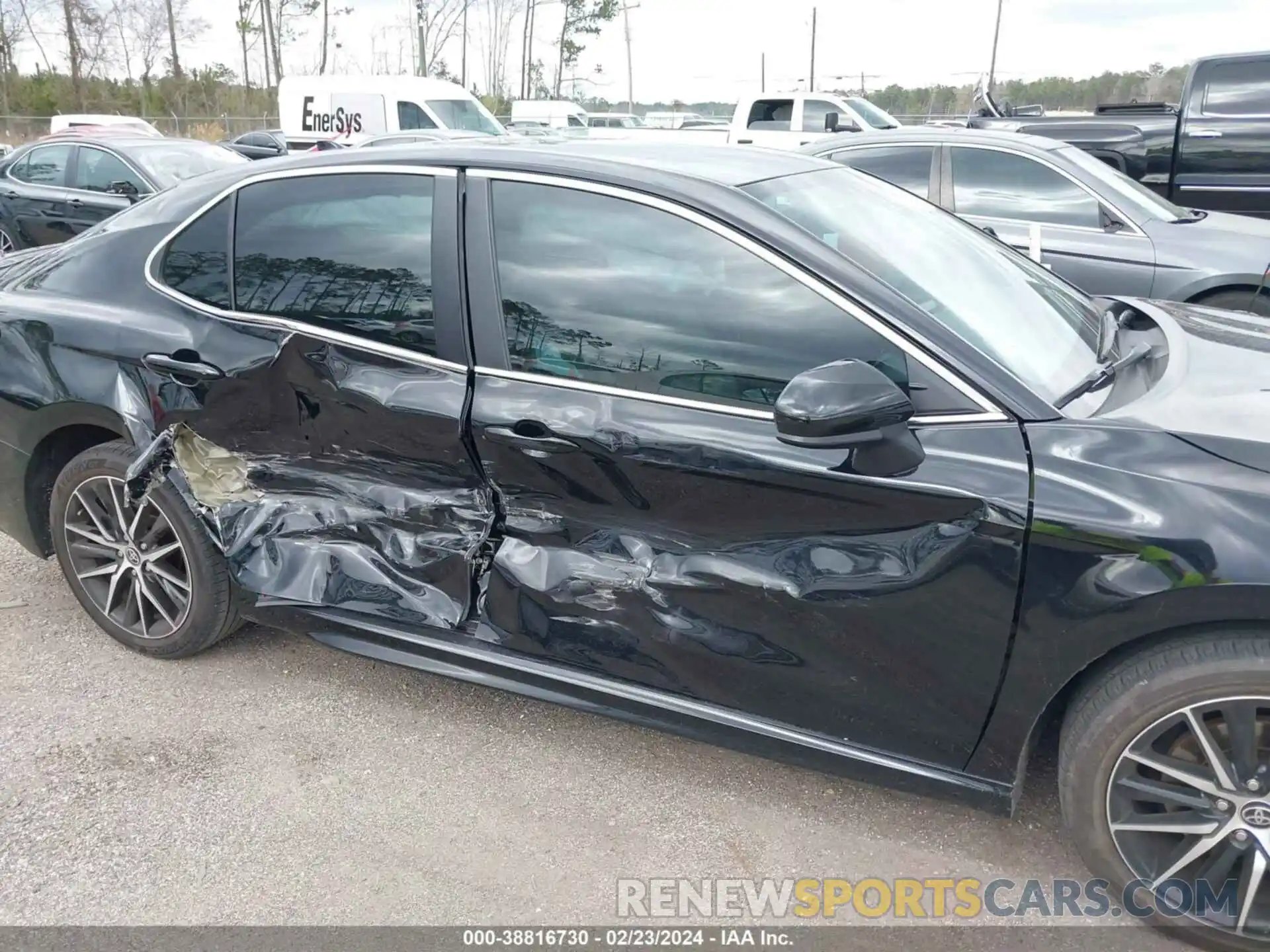 6 Photograph of a damaged car 4T1G11AK6MU611307 TOYOTA CAMRY 2021