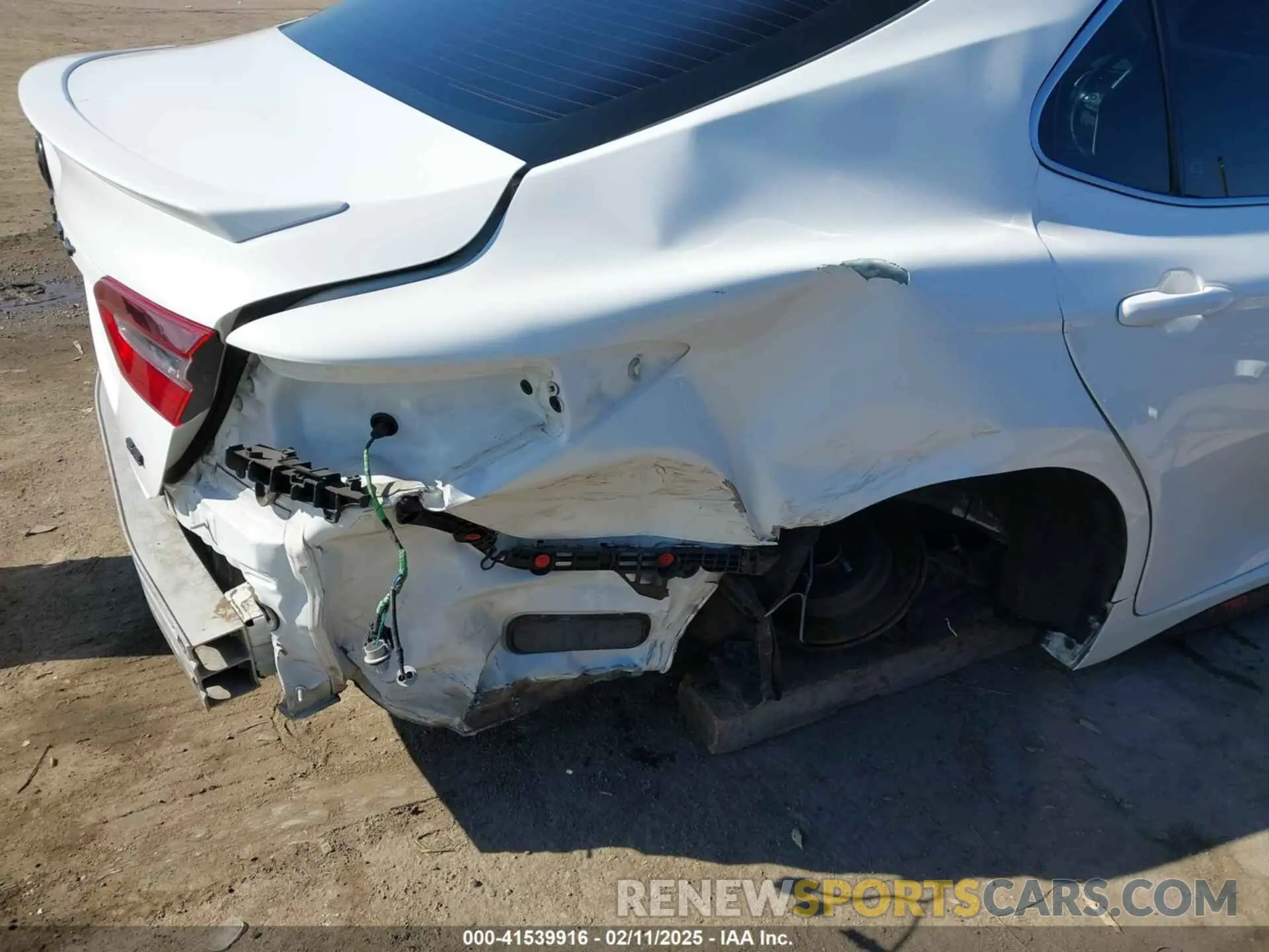 19 Photograph of a damaged car 4T1G11AK7MU498046 TOYOTA CAMRY 2021
