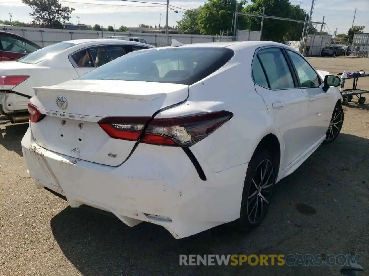 4 Photograph of a damaged car 4T1G11AK7MU524337 TOYOTA CAMRY 2021