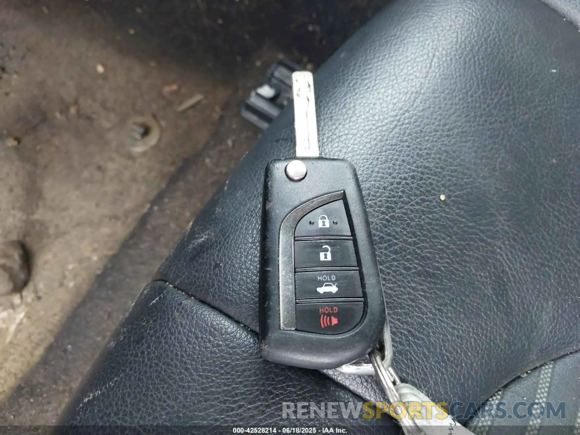 11 Photograph of a damaged car 4T1G11AK7MU559346 TOYOTA CAMRY 2021