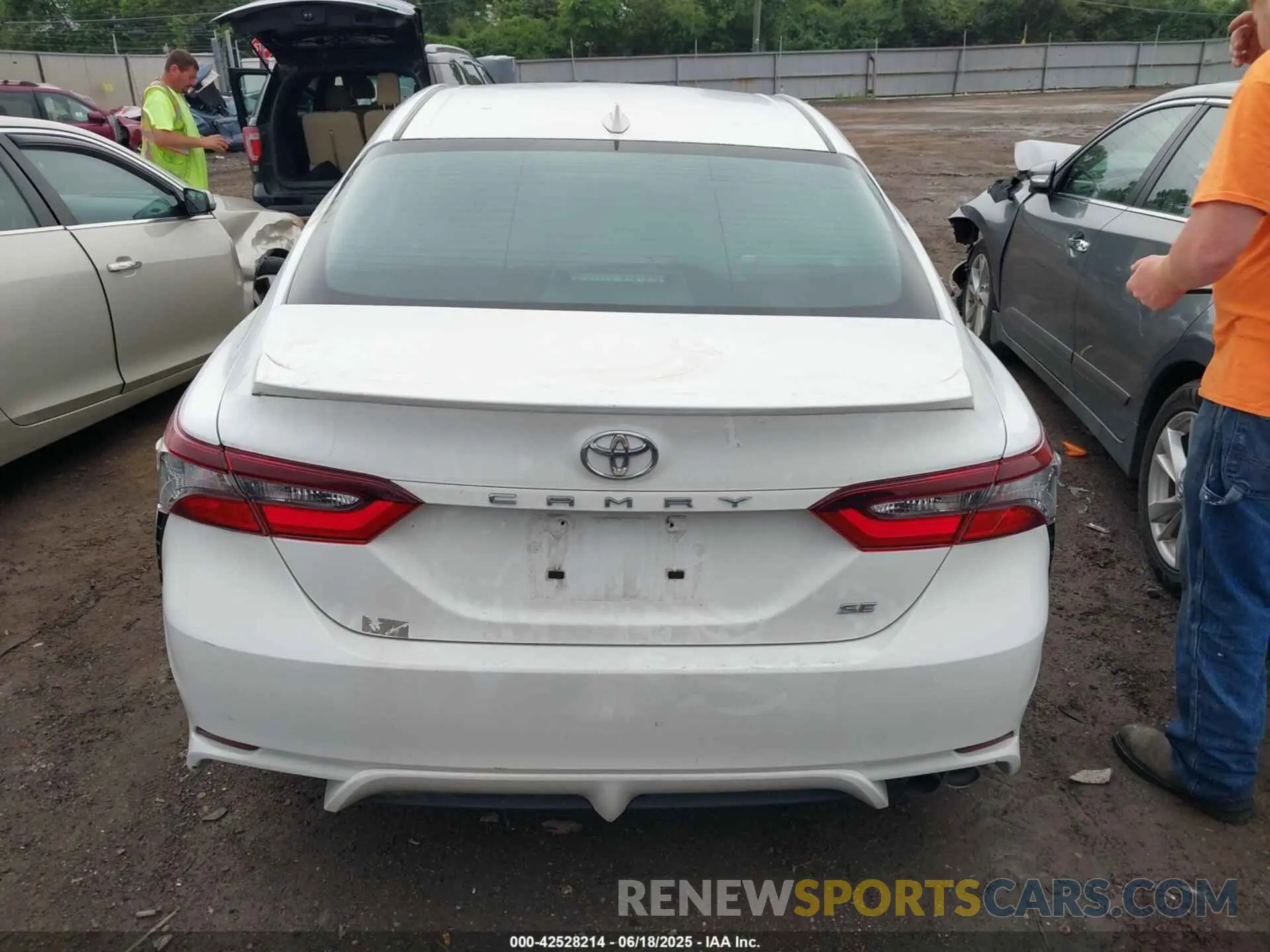17 Photograph of a damaged car 4T1G11AK7MU559346 TOYOTA CAMRY 2021