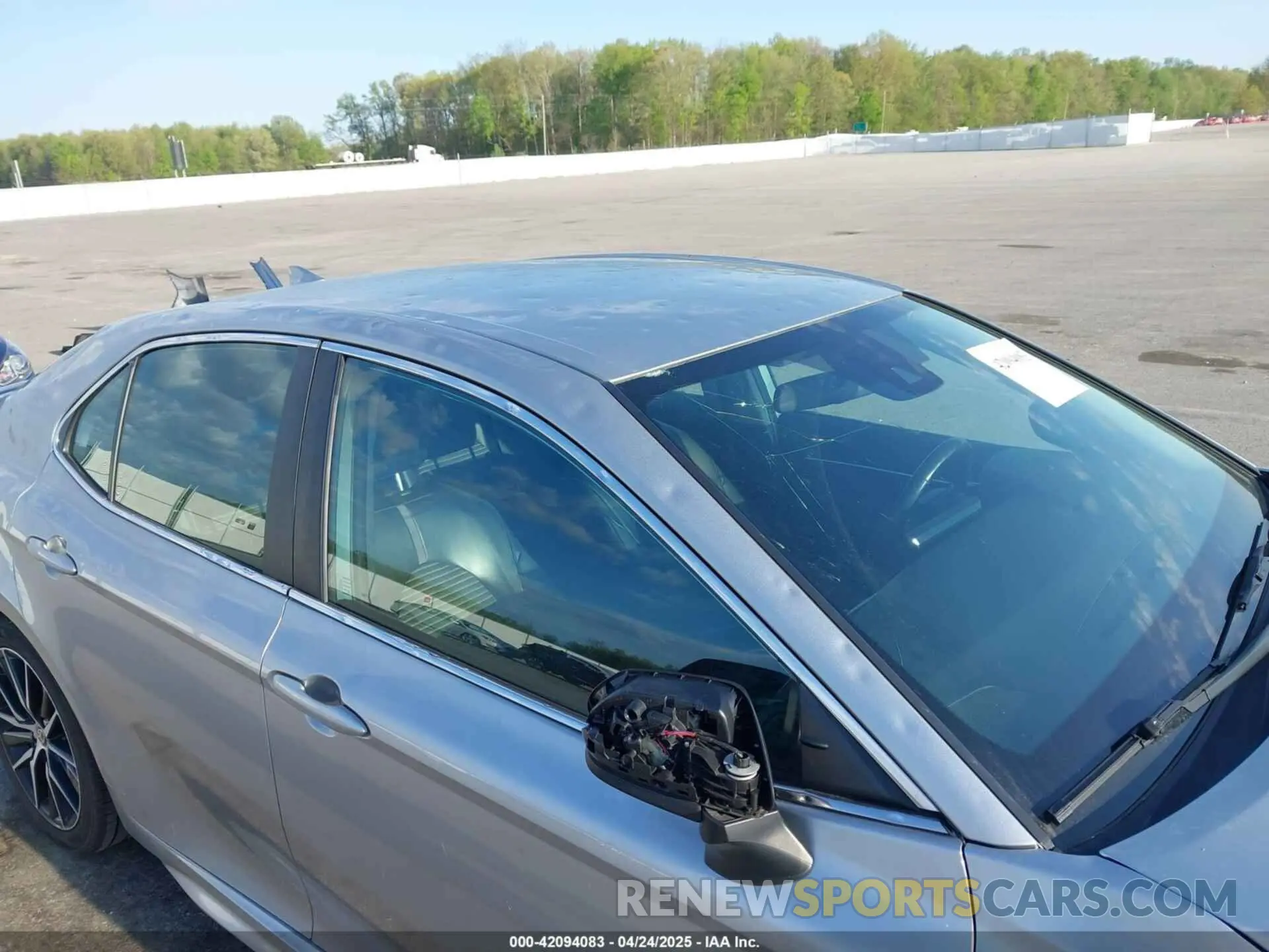 17 Photograph of a damaged car 4T1G11AK7MU560819 TOYOTA CAMRY 2021
