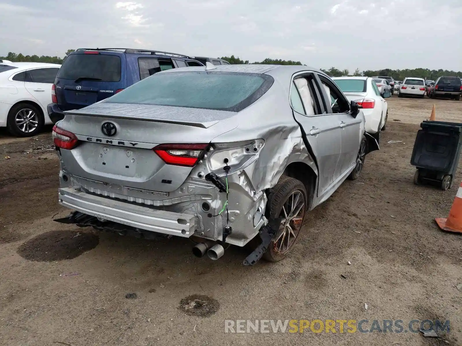 4 Photograph of a damaged car 4T1G11AK7MU564353 TOYOTA CAMRY 2021