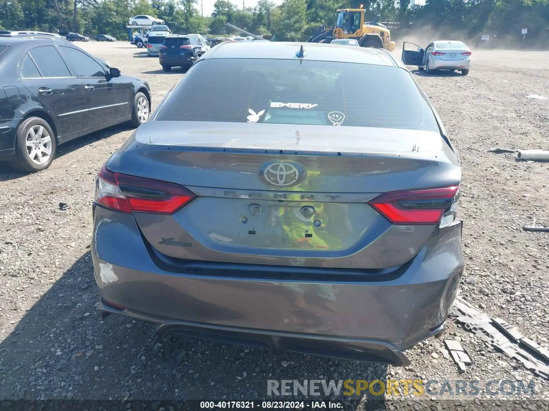 17 Photograph of a damaged car 4T1G11AK7MU569858 TOYOTA CAMRY 2021