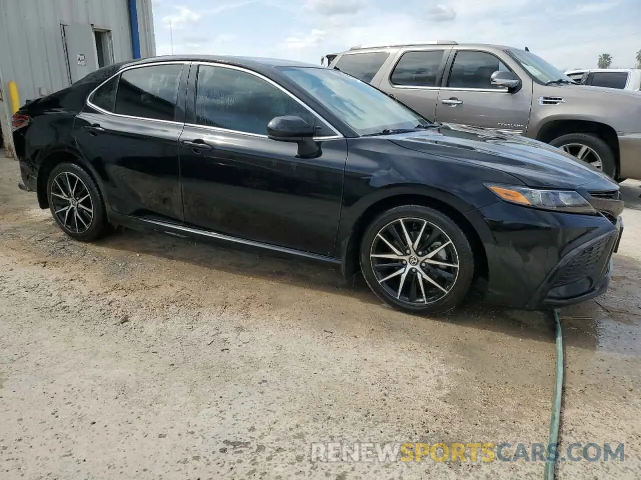 4 Photograph of a damaged car 4T1G11AK7MU581248 TOYOTA CAMRY 2021