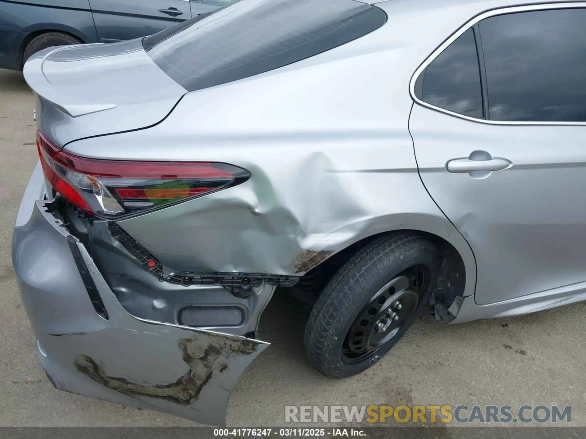 19 Photograph of a damaged car 4T1G11AK7MU604091 TOYOTA CAMRY 2021
