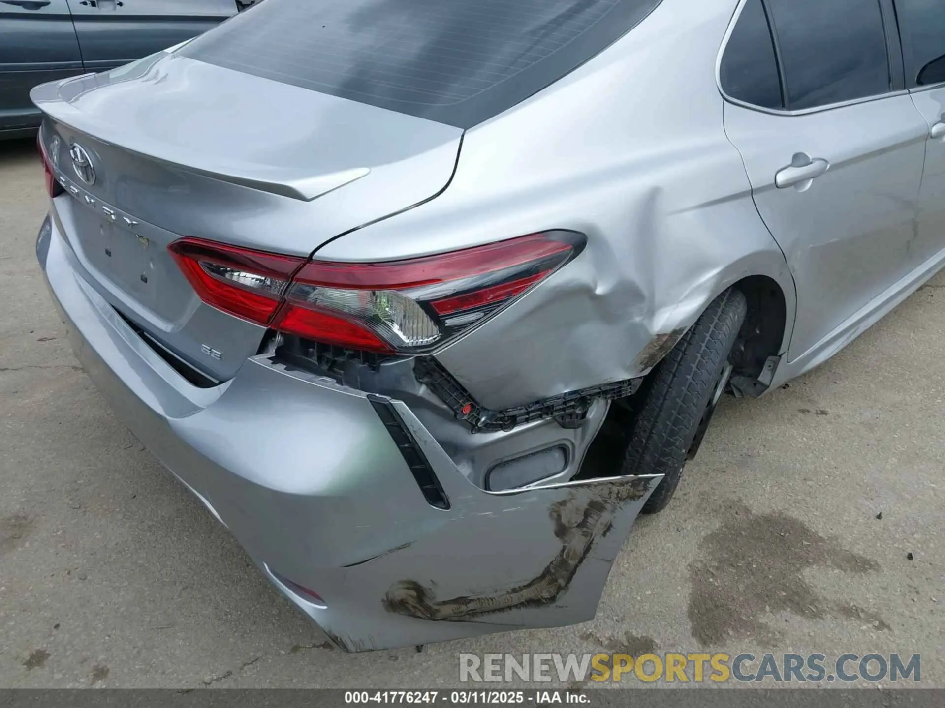 6 Photograph of a damaged car 4T1G11AK7MU604091 TOYOTA CAMRY 2021