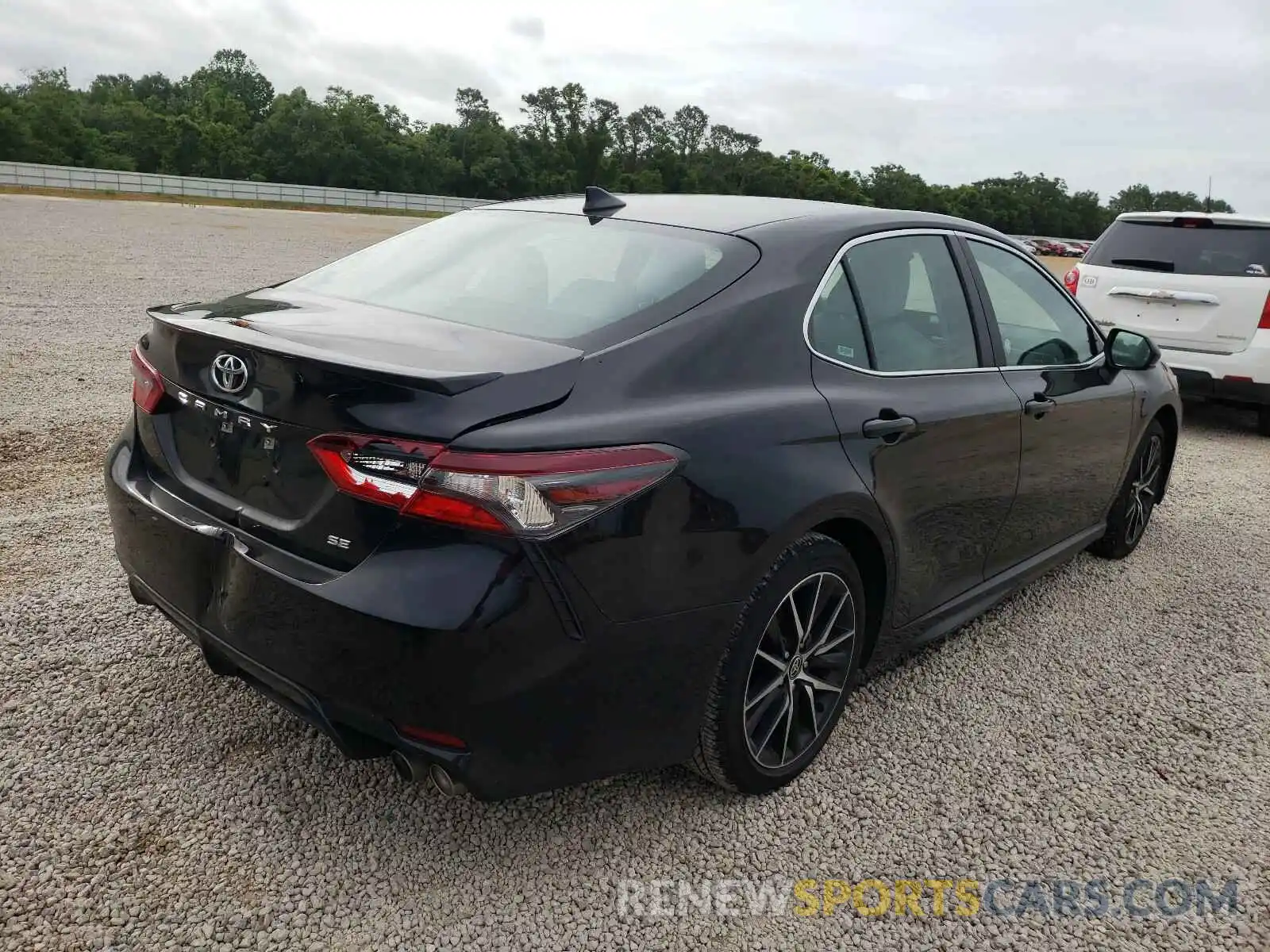 4 Photograph of a damaged car 4T1G11AK8MU431567 TOYOTA CAMRY 2021