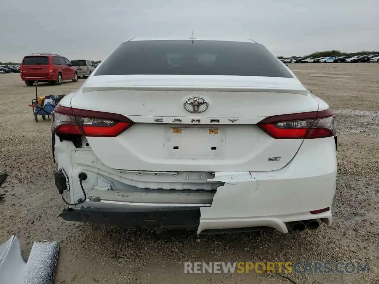 6 Photograph of a damaged car 4T1G11AK8MU512200 TOYOTA CAMRY 2021