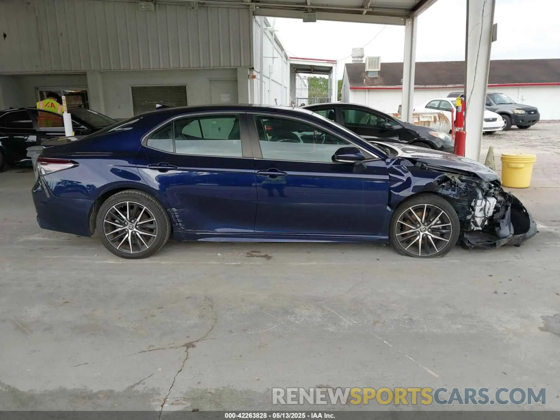14 Photograph of a damaged car 4T1G11AK8MU533631 TOYOTA CAMRY 2021