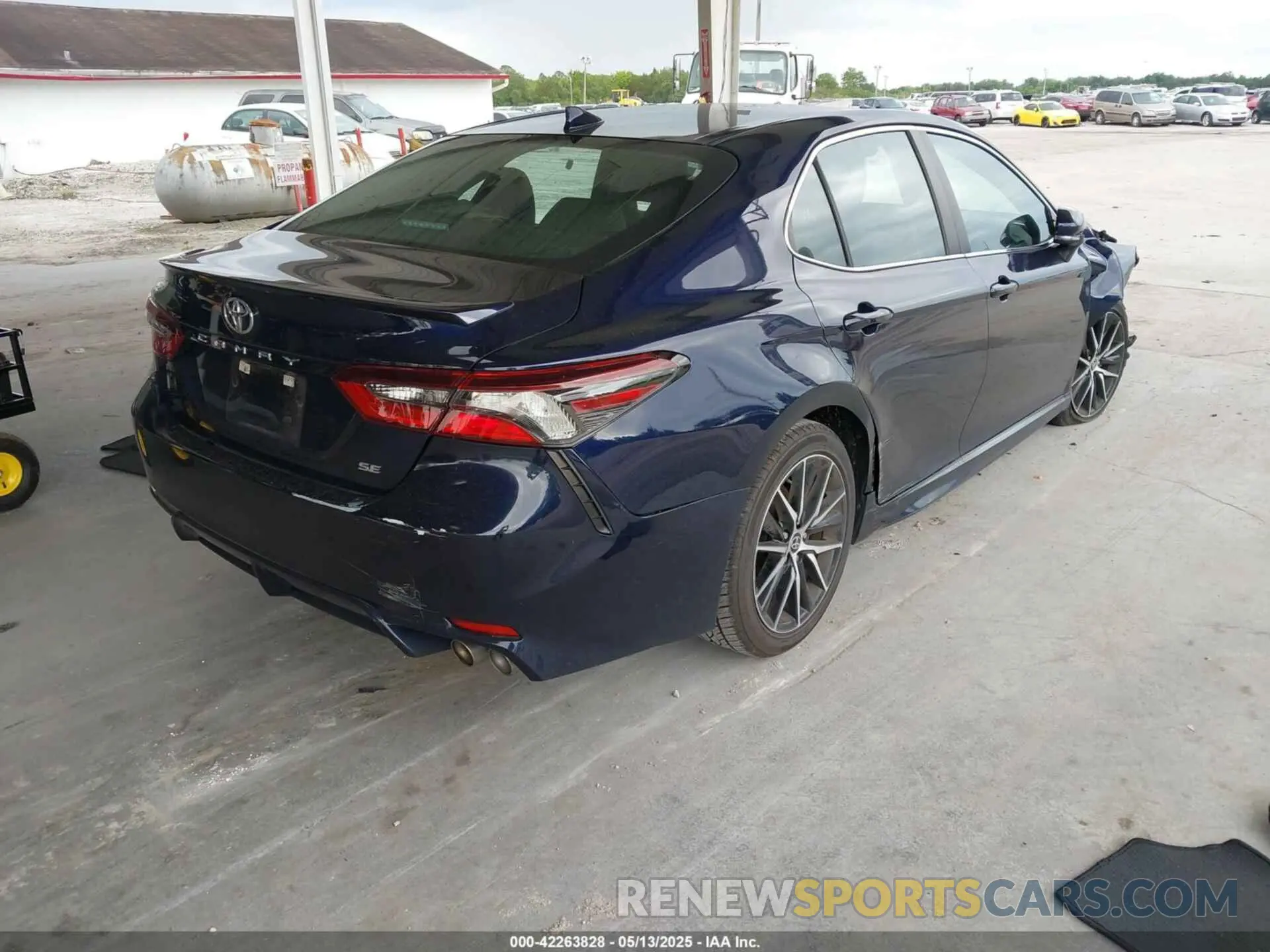 4 Photograph of a damaged car 4T1G11AK8MU533631 TOYOTA CAMRY 2021