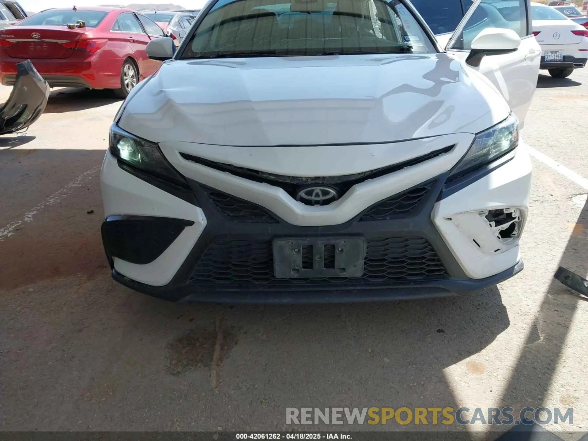 18 Photograph of a damaged car 4T1G11AK8MU547707 TOYOTA CAMRY 2021
