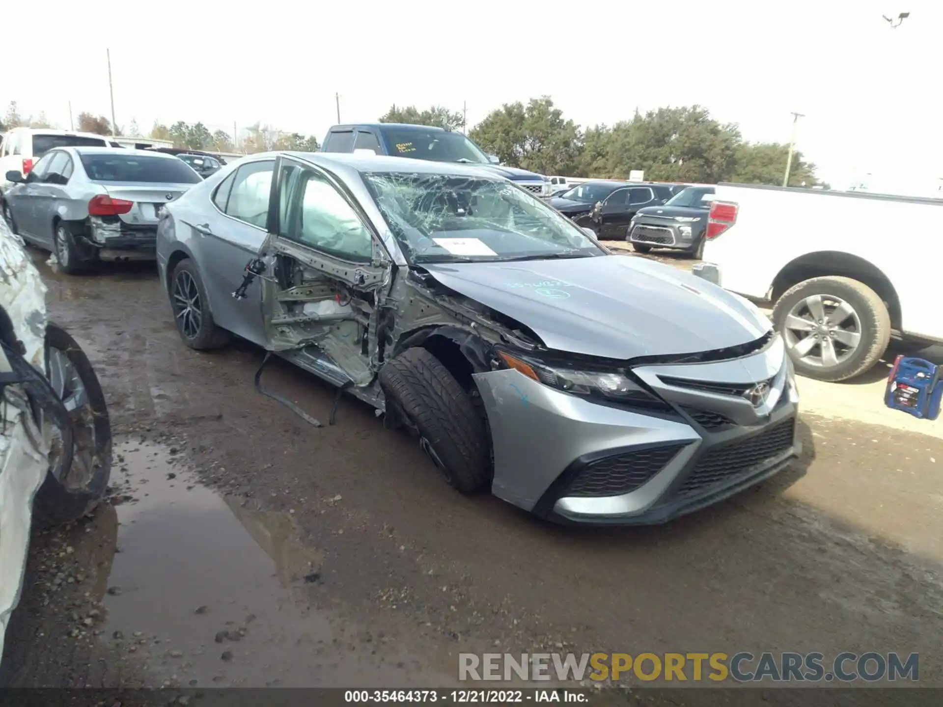 1 Photograph of a damaged car 4T1G11AK8MU550235 TOYOTA CAMRY 2021