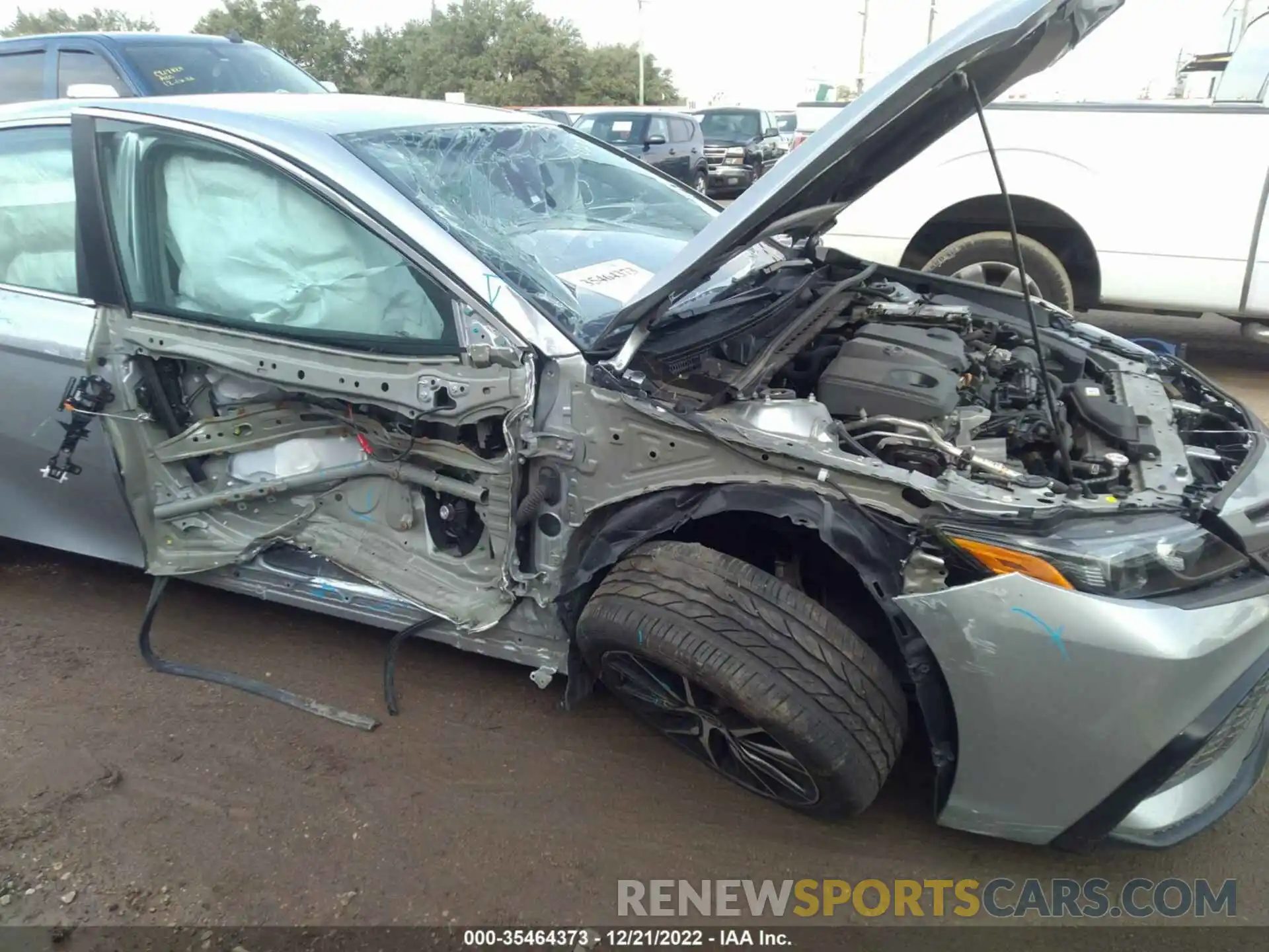 6 Photograph of a damaged car 4T1G11AK8MU550235 TOYOTA CAMRY 2021