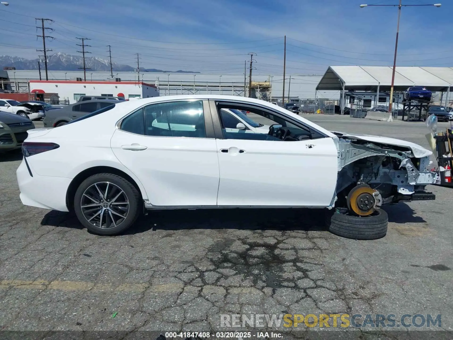 14 Photograph of a damaged car 4T1G11AK8MU553894 TOYOTA CAMRY 2021