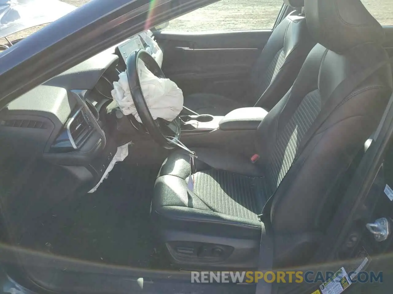 7 Photograph of a damaged car 4T1G11AK8MU566984 TOYOTA CAMRY 2021
