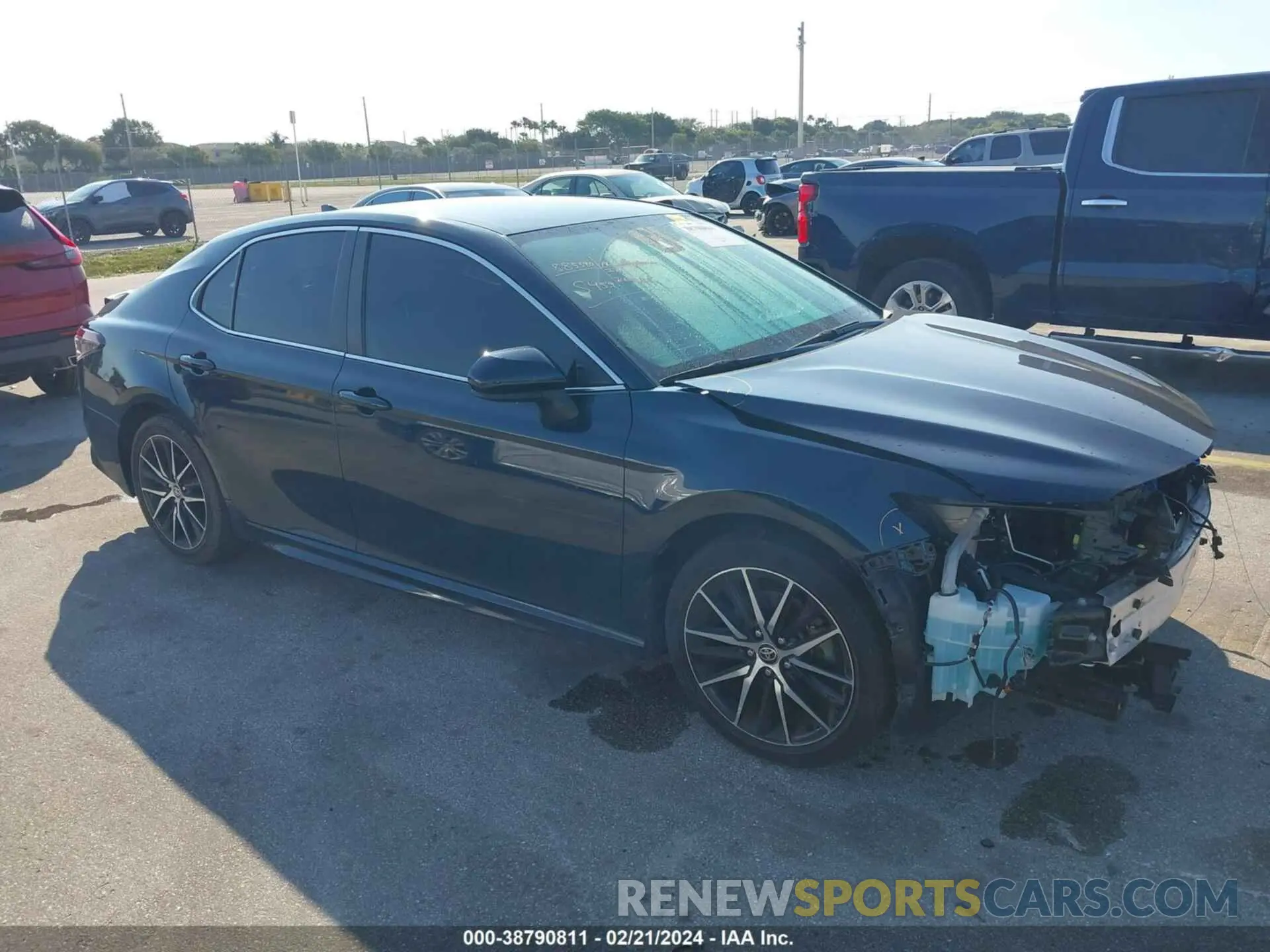 1 Photograph of a damaged car 4T1G11AK8MU587690 TOYOTA CAMRY 2021