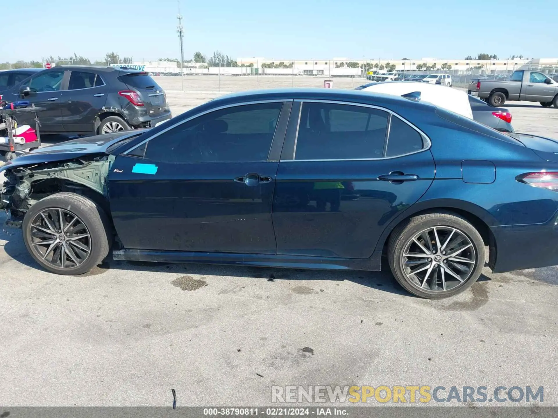 15 Photograph of a damaged car 4T1G11AK8MU587690 TOYOTA CAMRY 2021