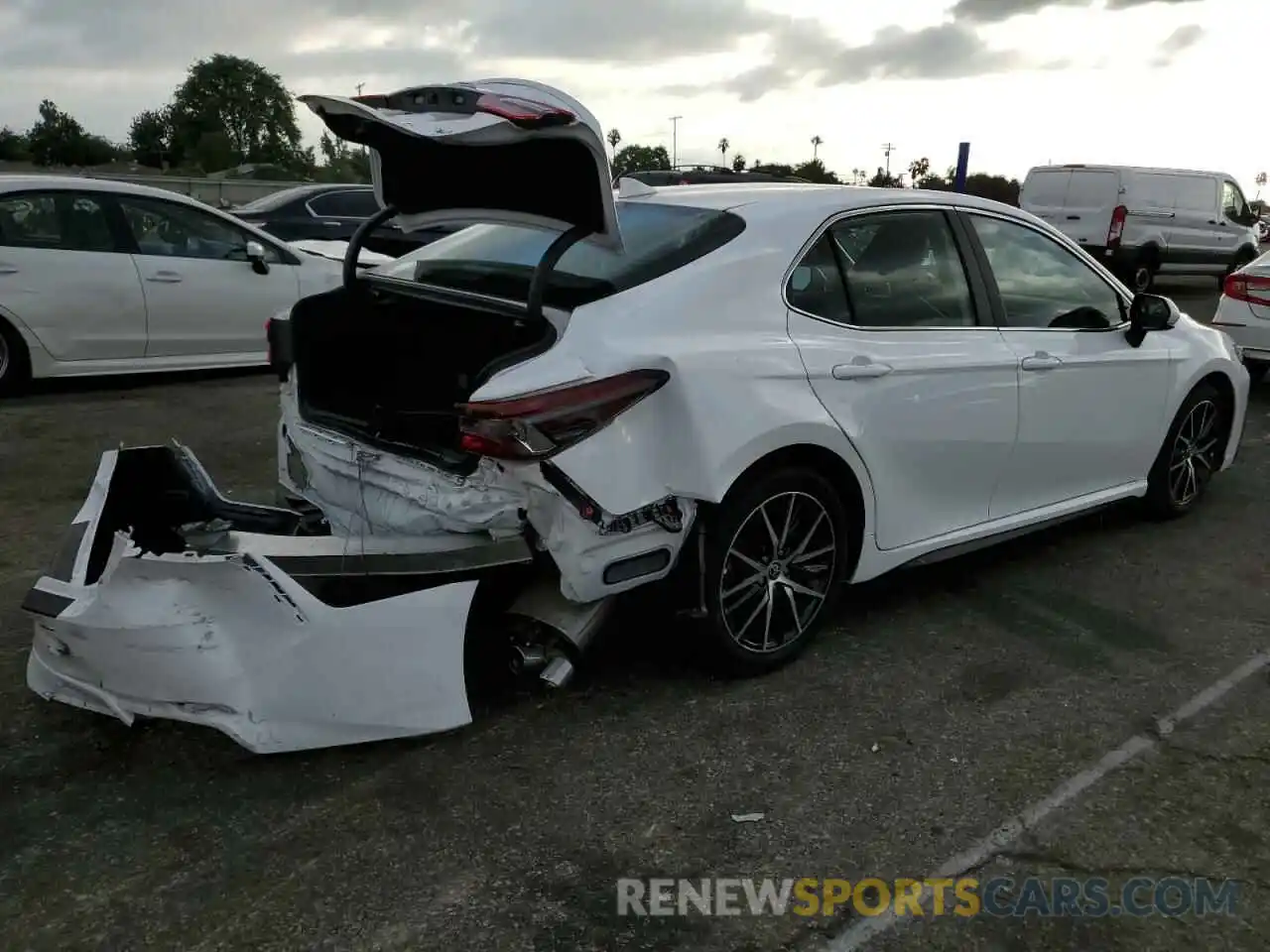 4 Photograph of a damaged car 4T1G11AK8MU611812 TOYOTA CAMRY 2021