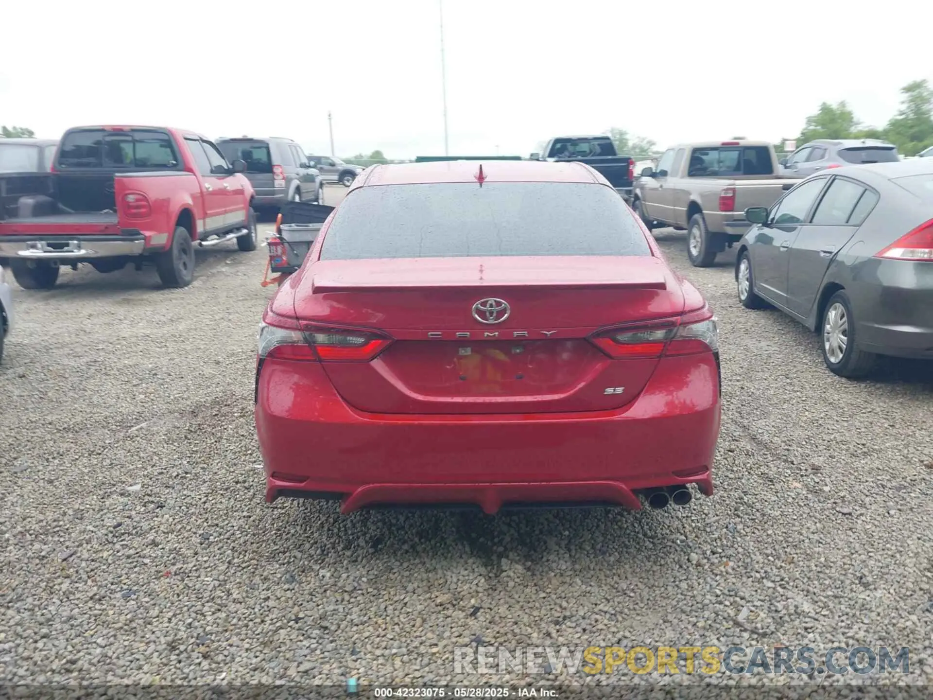 17 Photograph of a damaged car 4T1G11AK9MU442397 TOYOTA CAMRY 2021
