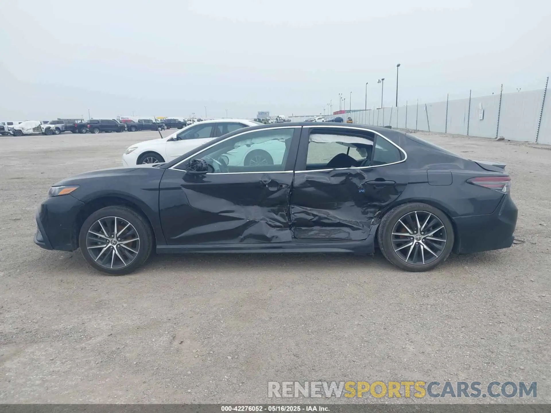 14 Photograph of a damaged car 4T1G11AK9MU473519 TOYOTA CAMRY 2021