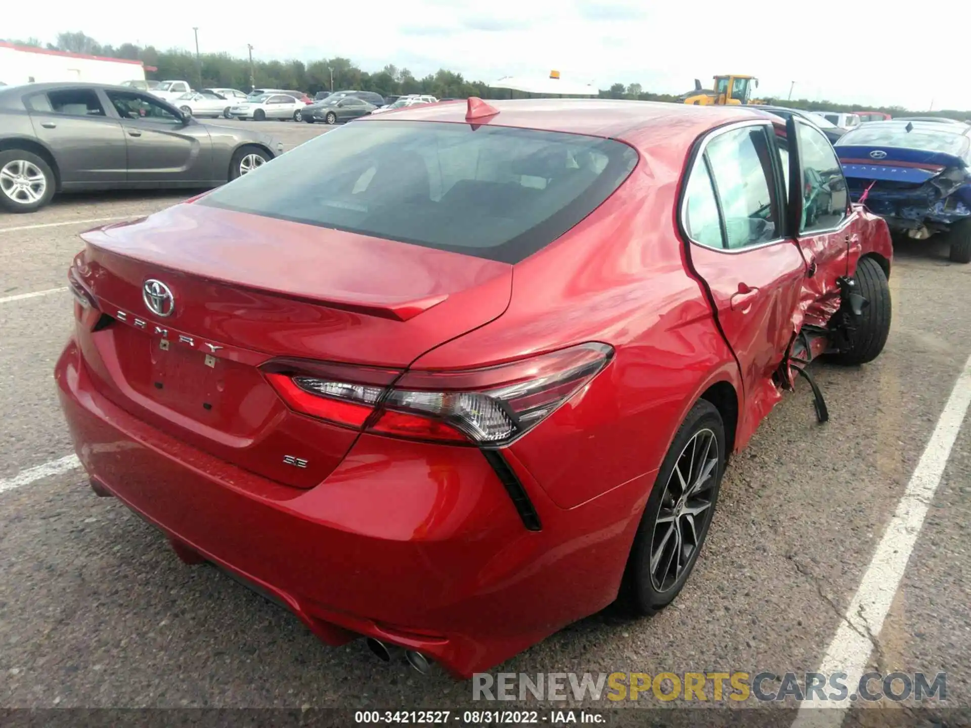 4 Photograph of a damaged car 4T1G11AK9MU476372 TOYOTA CAMRY 2021