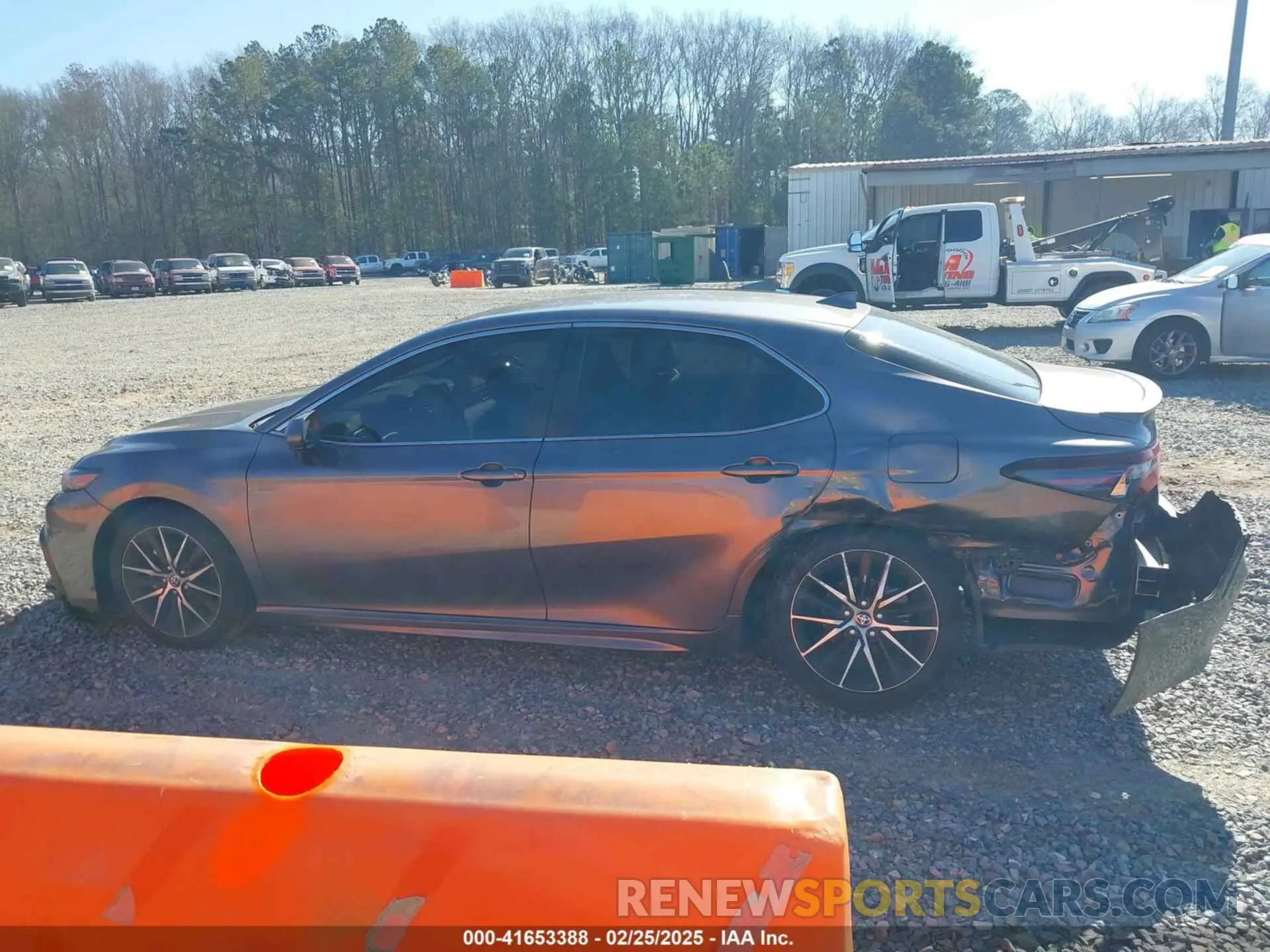 14 Photograph of a damaged car 4T1G11AK9MU493317 TOYOTA CAMRY 2021