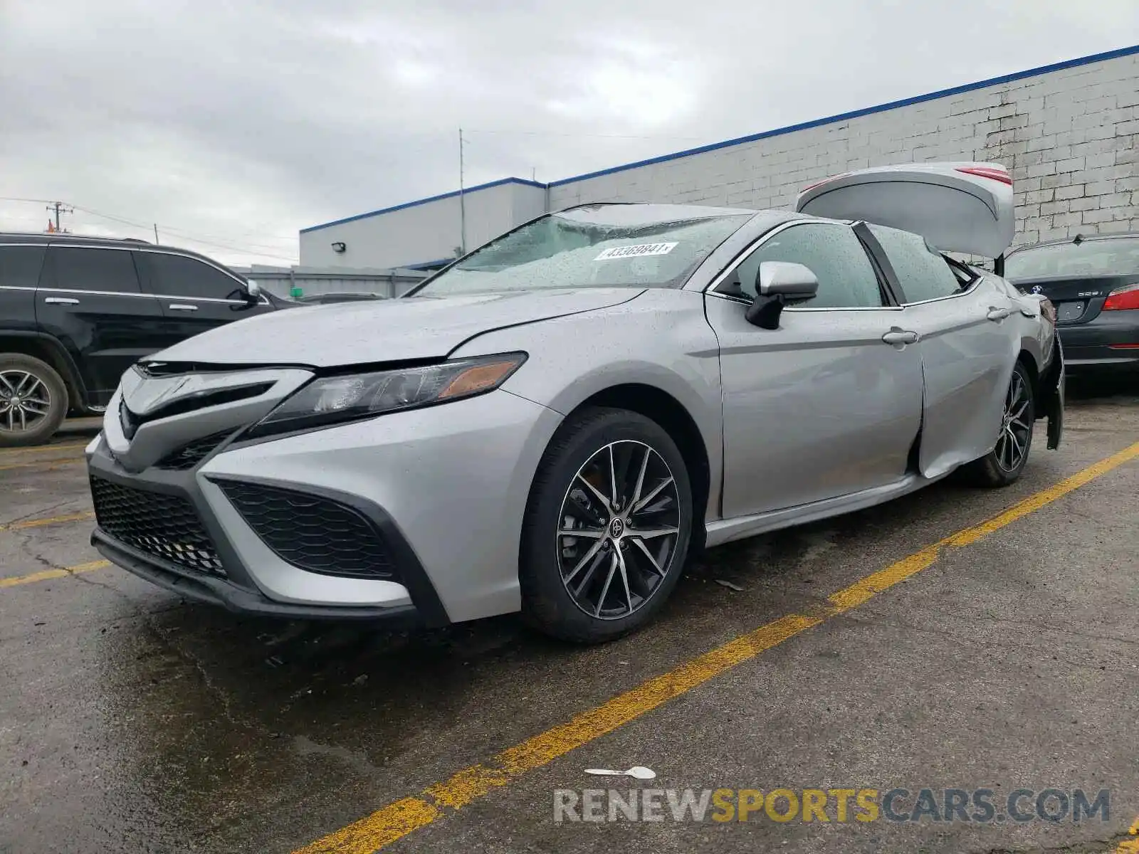 10 Photograph of a damaged car 4T1G11AK9MU558229 TOYOTA CAMRY 2021