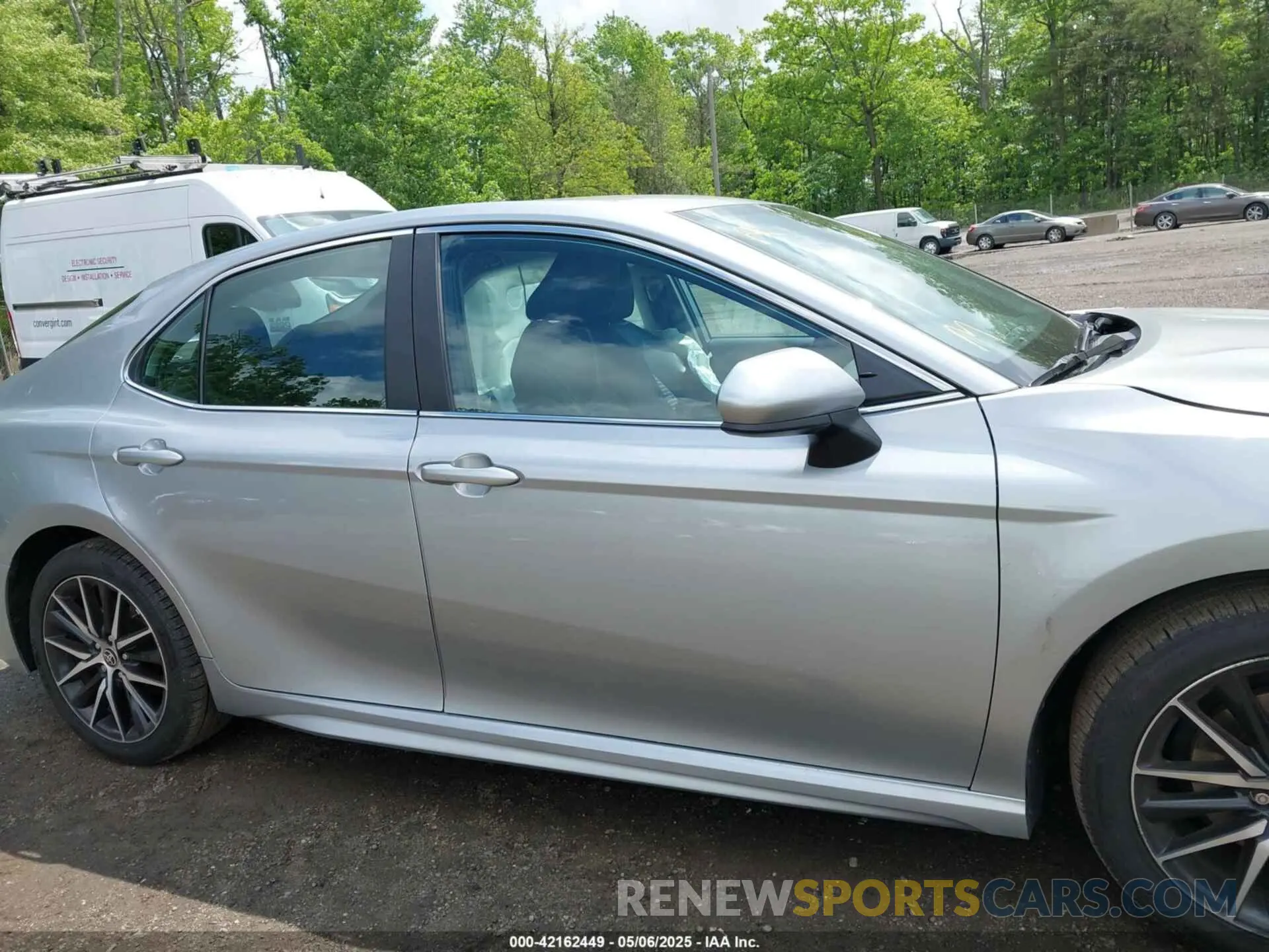 13 Photograph of a damaged car 4T1G11AK9MU566301 TOYOTA CAMRY 2021