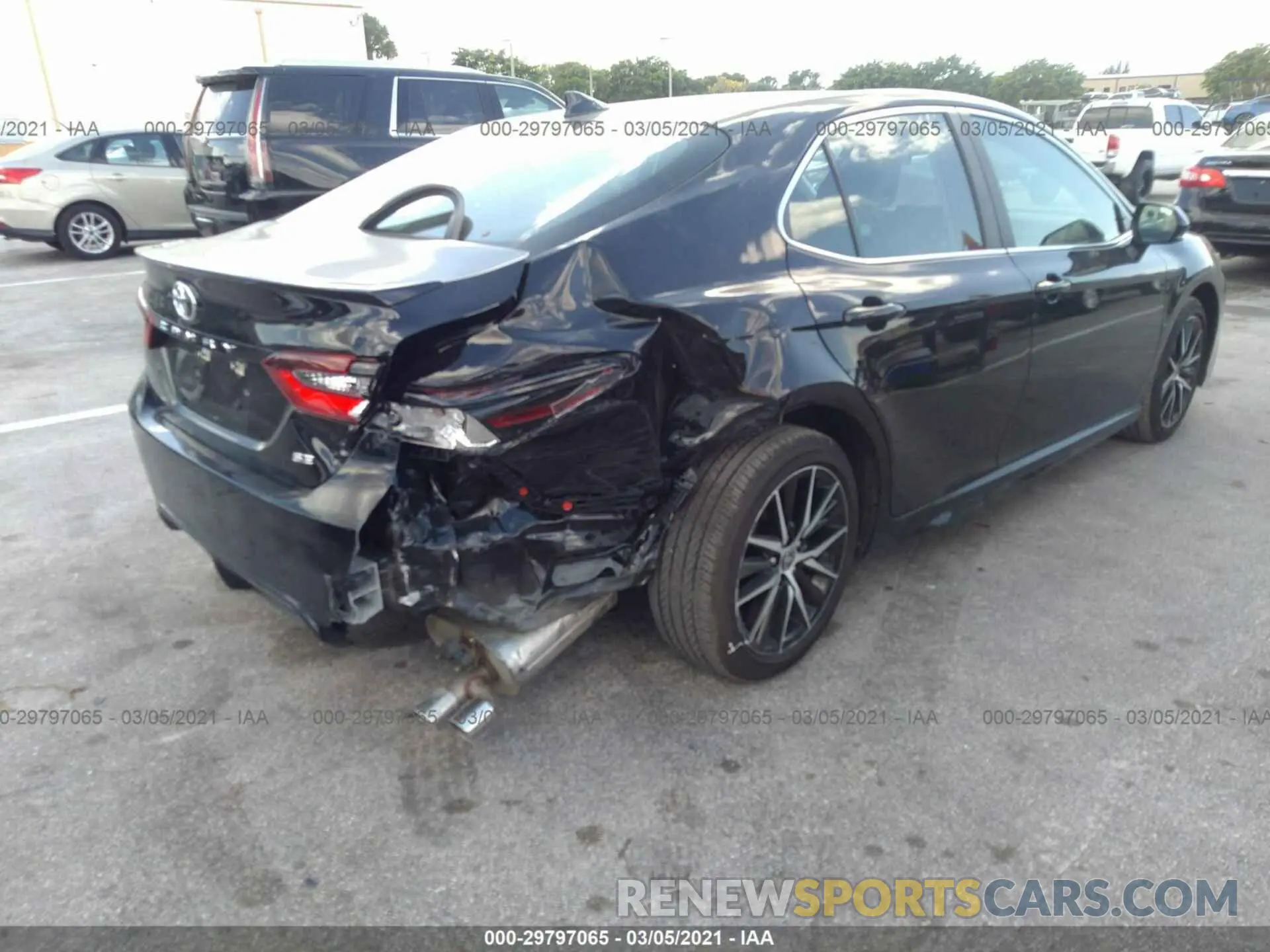 4 Photograph of a damaged car 4T1G11AKXMU413040 TOYOTA CAMRY 2021