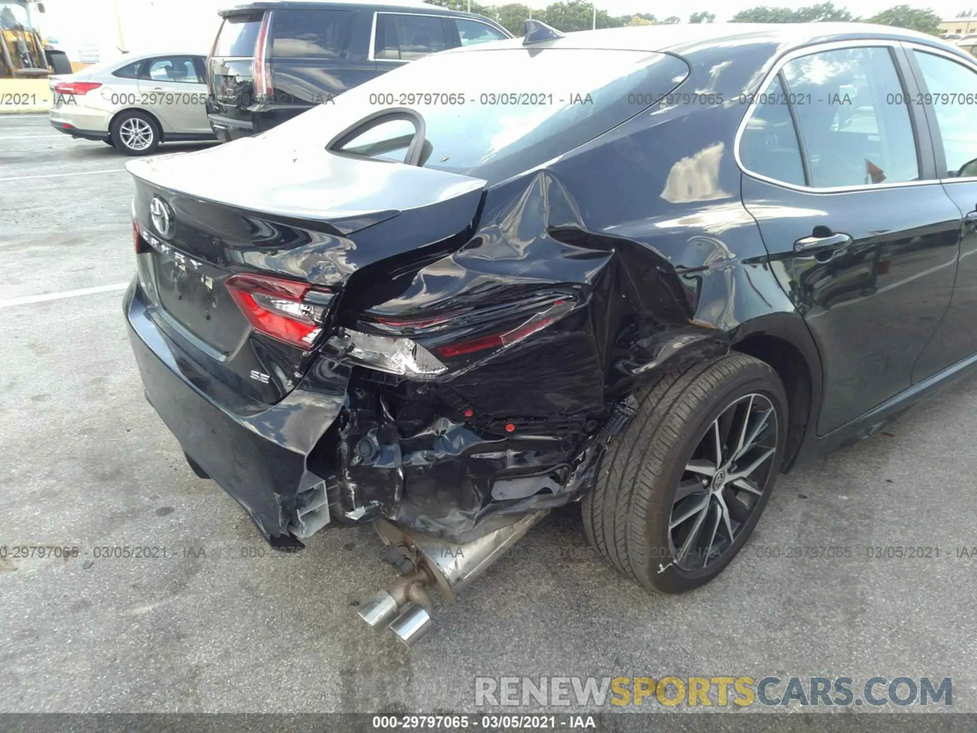 6 Photograph of a damaged car 4T1G11AKXMU413040 TOYOTA CAMRY 2021