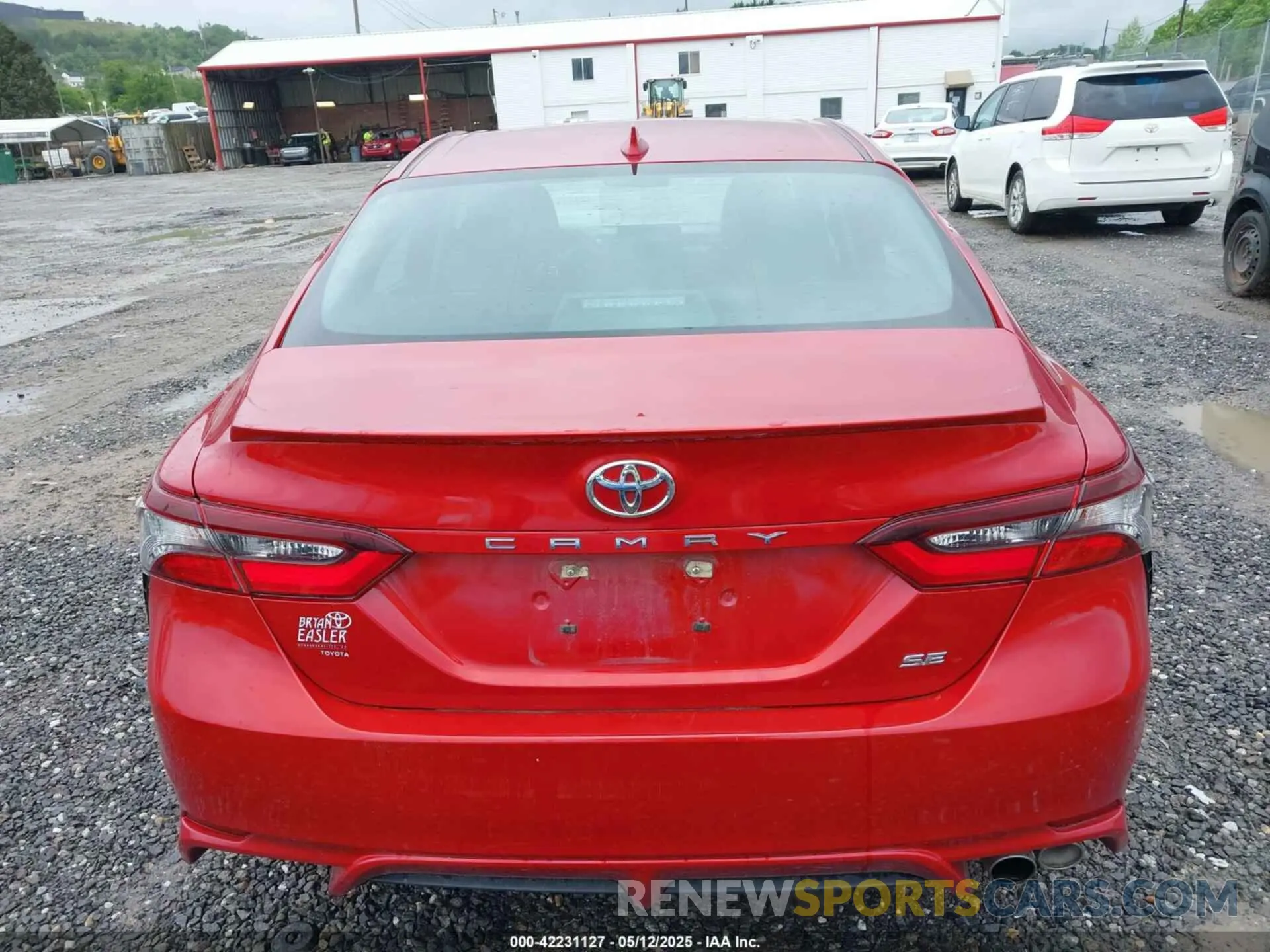 16 Photograph of a damaged car 4T1G11AKXMU414625 TOYOTA CAMRY 2021