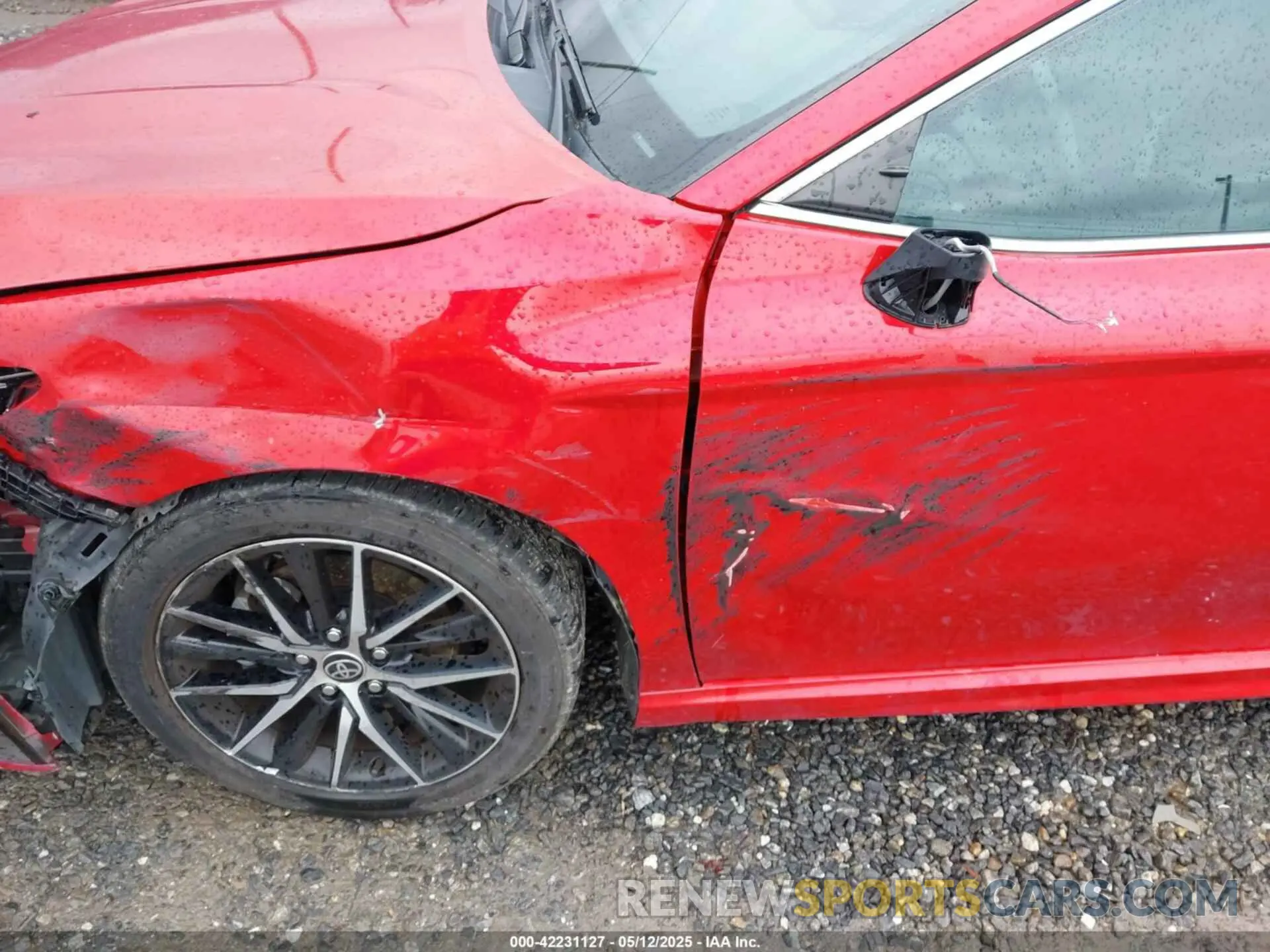 17 Photograph of a damaged car 4T1G11AKXMU414625 TOYOTA CAMRY 2021
