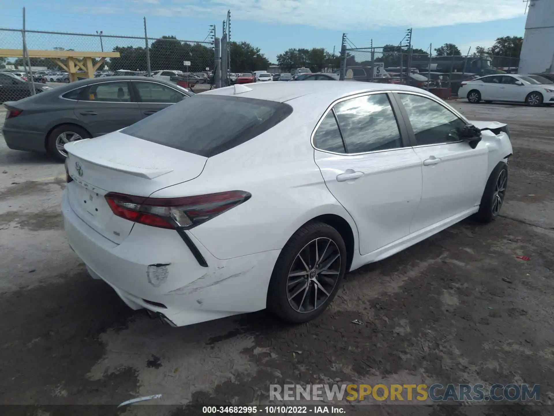 4 Photograph of a damaged car 4T1G11AKXMU414639 TOYOTA CAMRY 2021