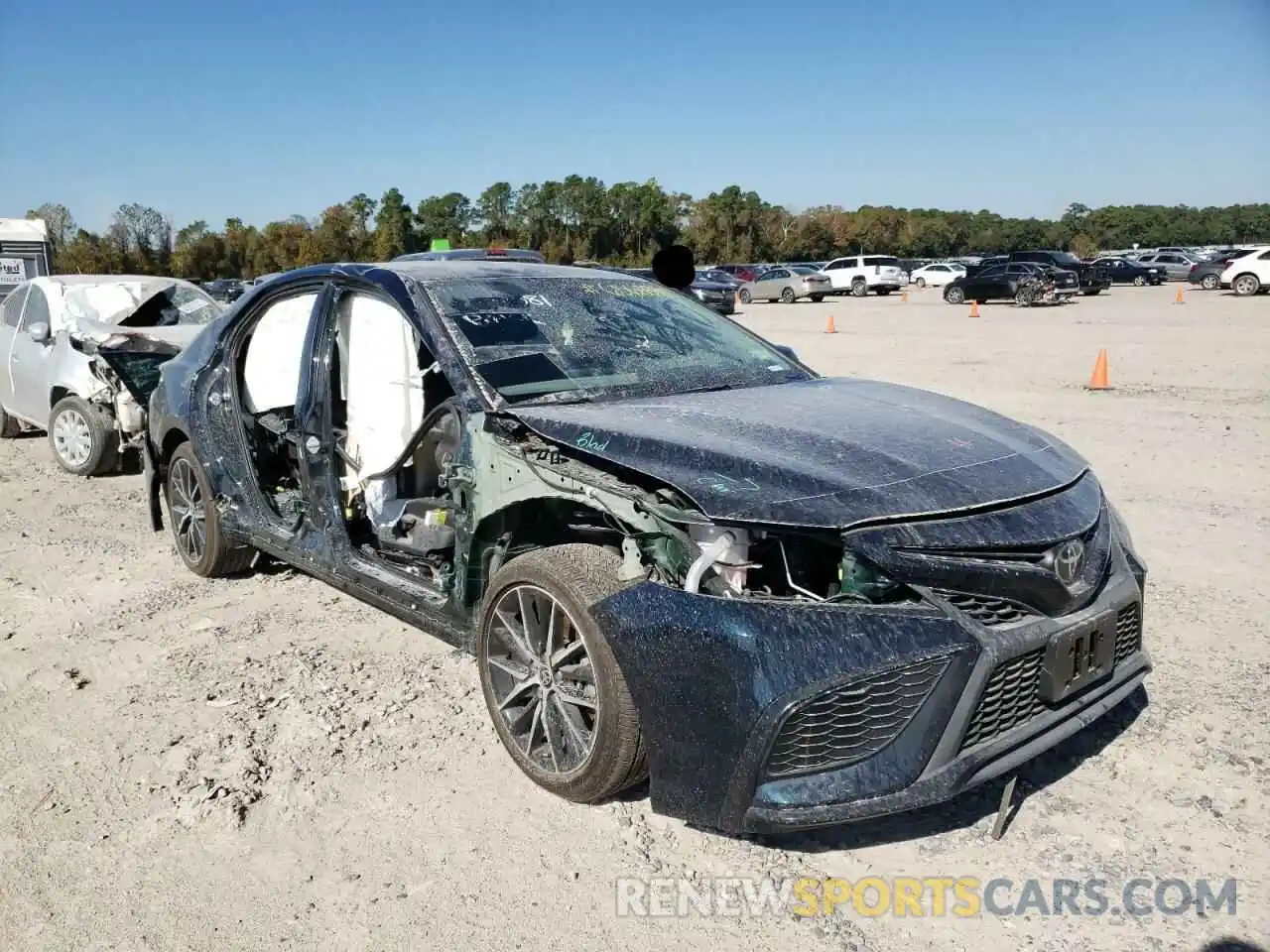 1 Photograph of a damaged car 4T1G11AKXMU421610 TOYOTA CAMRY 2021