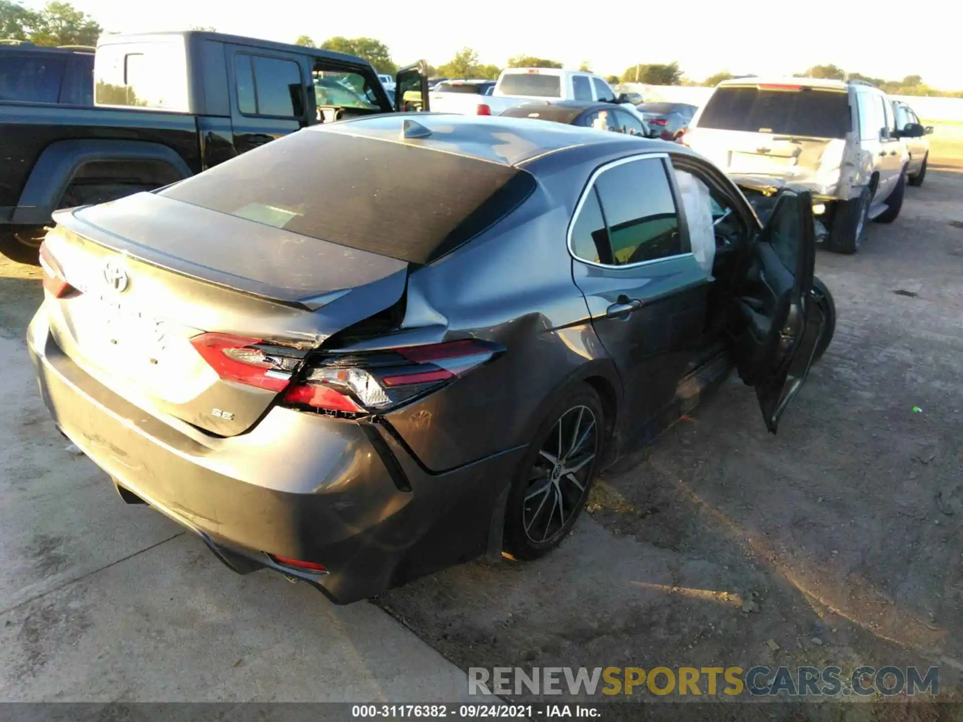 4 Photograph of a damaged car 4T1G11AKXMU422448 TOYOTA CAMRY 2021