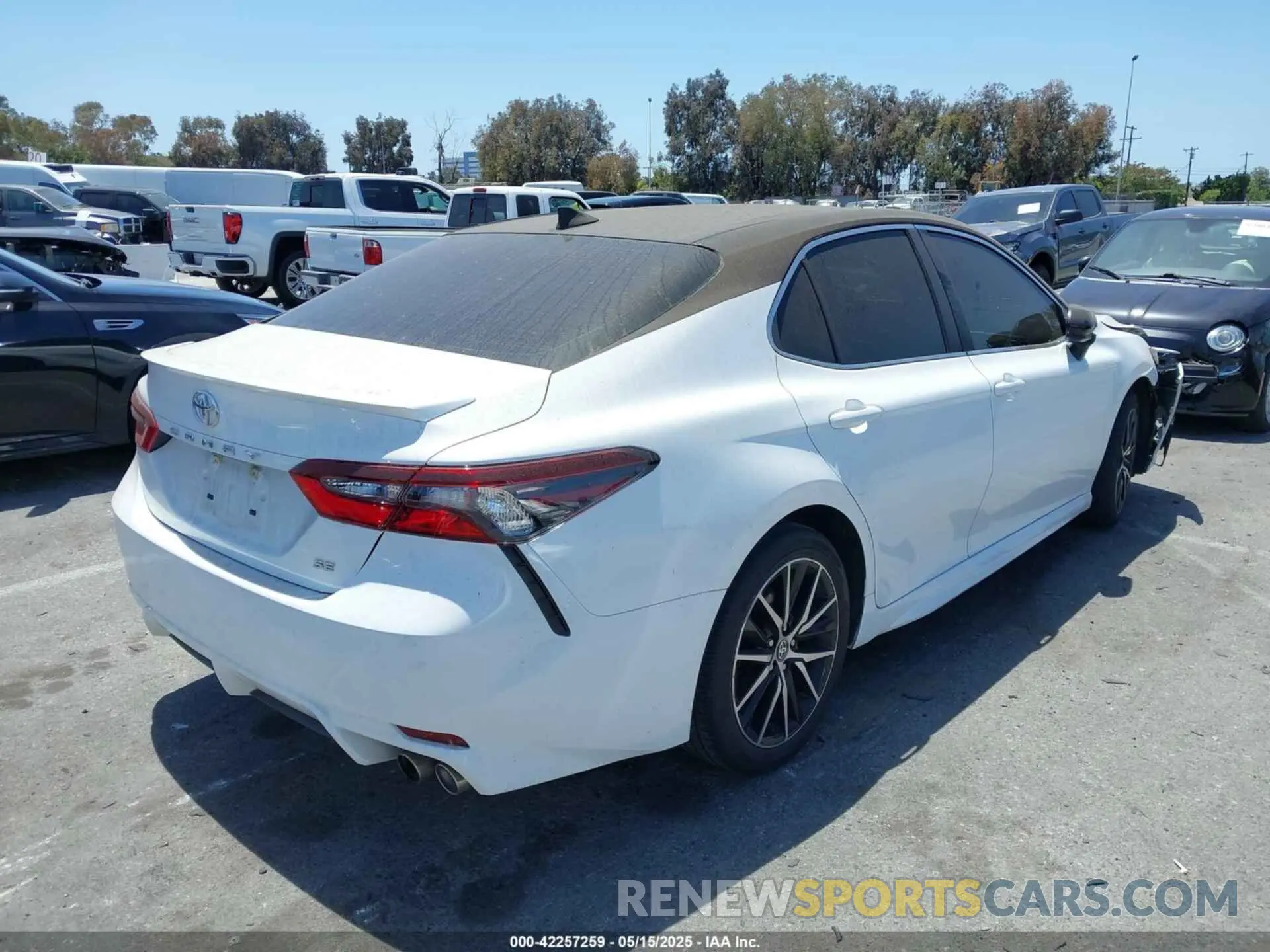 4 Photograph of a damaged car 4T1G11AKXMU439640 TOYOTA CAMRY 2021