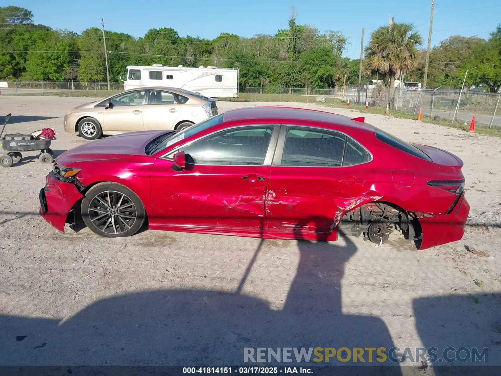 14 Photograph of a damaged car 4T1G11AKXMU443669 TOYOTA CAMRY 2021
