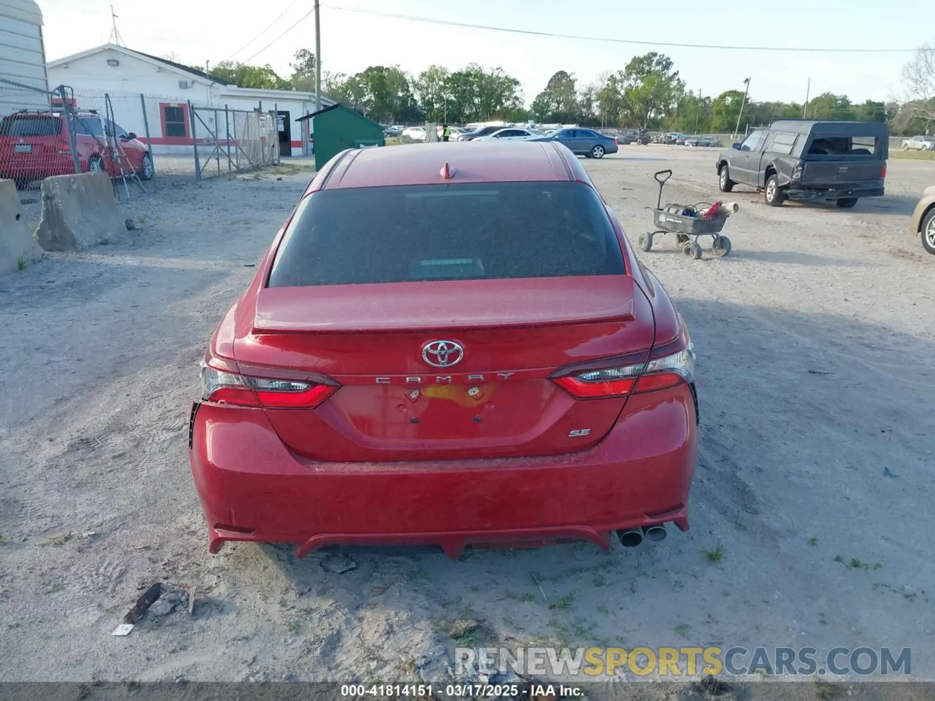 16 Photograph of a damaged car 4T1G11AKXMU443669 TOYOTA CAMRY 2021