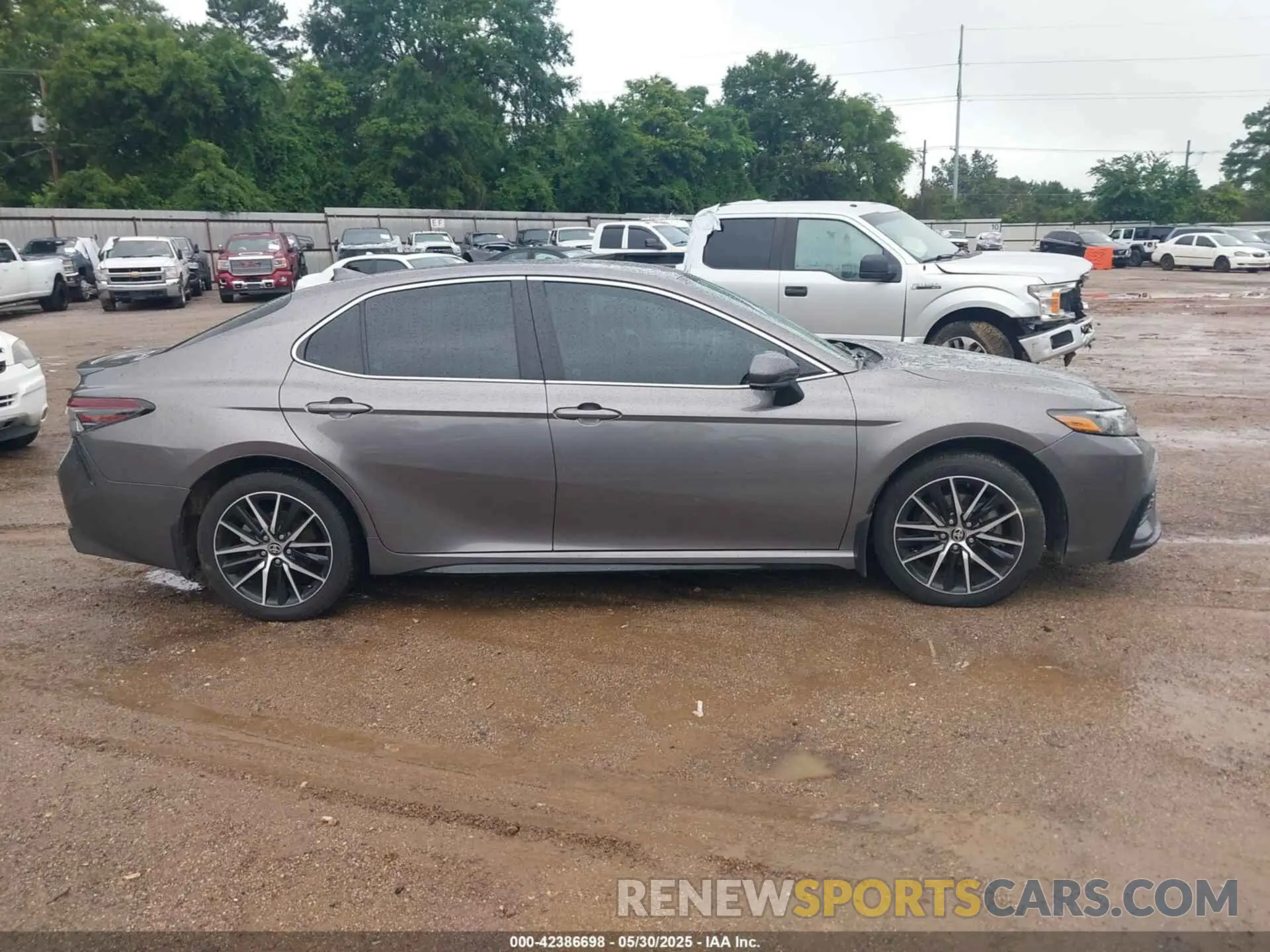 13 Photograph of a damaged car 4T1G11AKXMU452078 TOYOTA CAMRY 2021