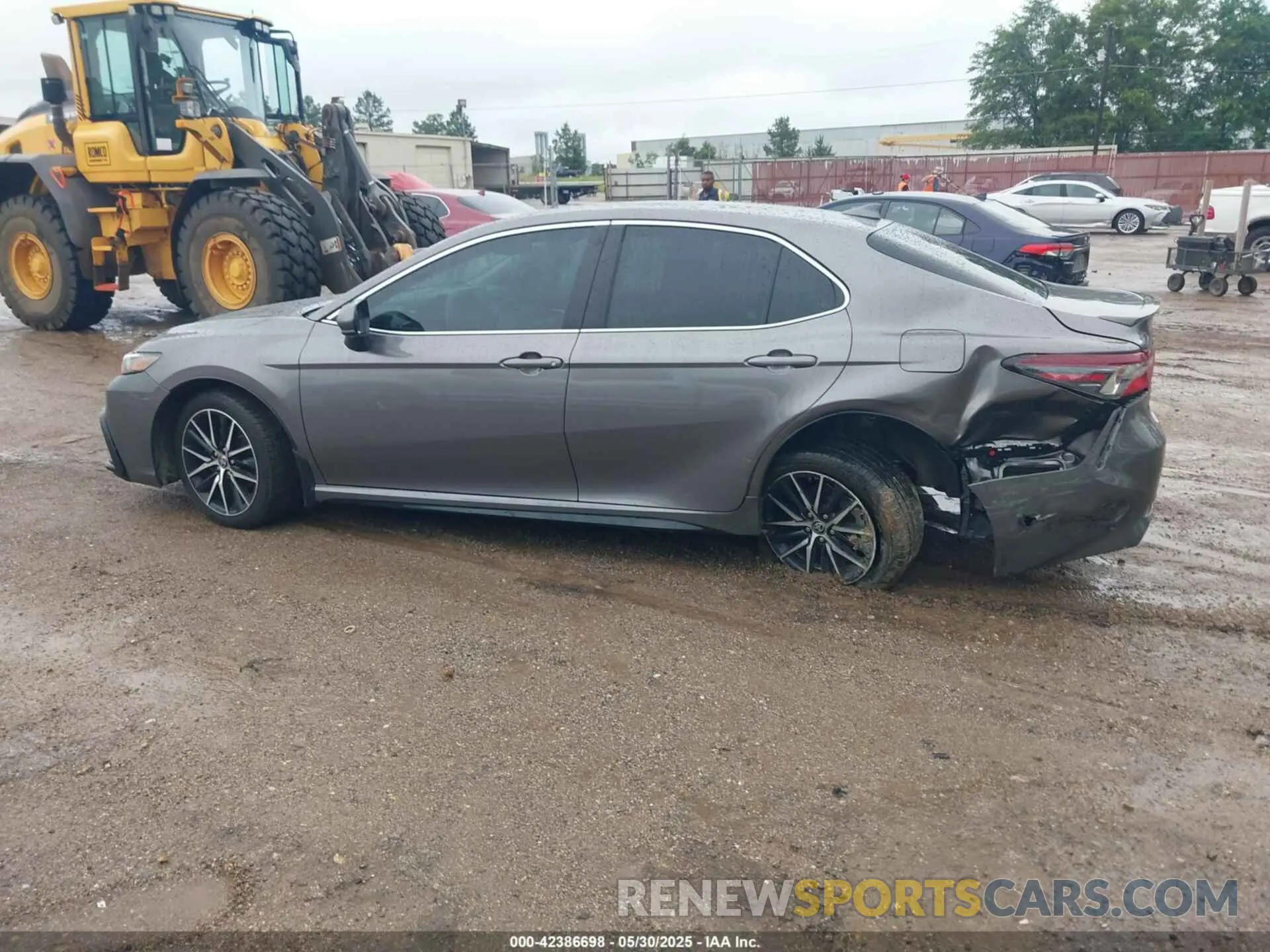 14 Photograph of a damaged car 4T1G11AKXMU452078 TOYOTA CAMRY 2021
