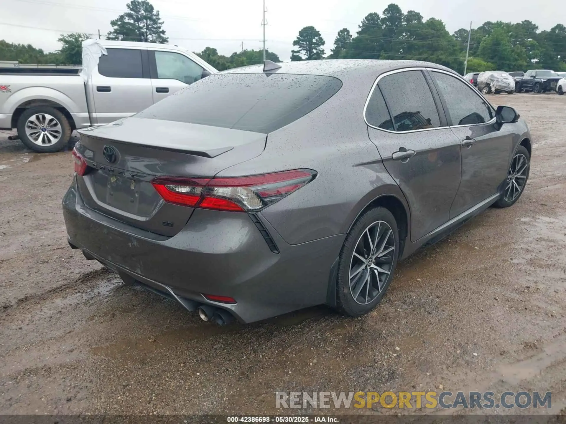 4 Photograph of a damaged car 4T1G11AKXMU452078 TOYOTA CAMRY 2021